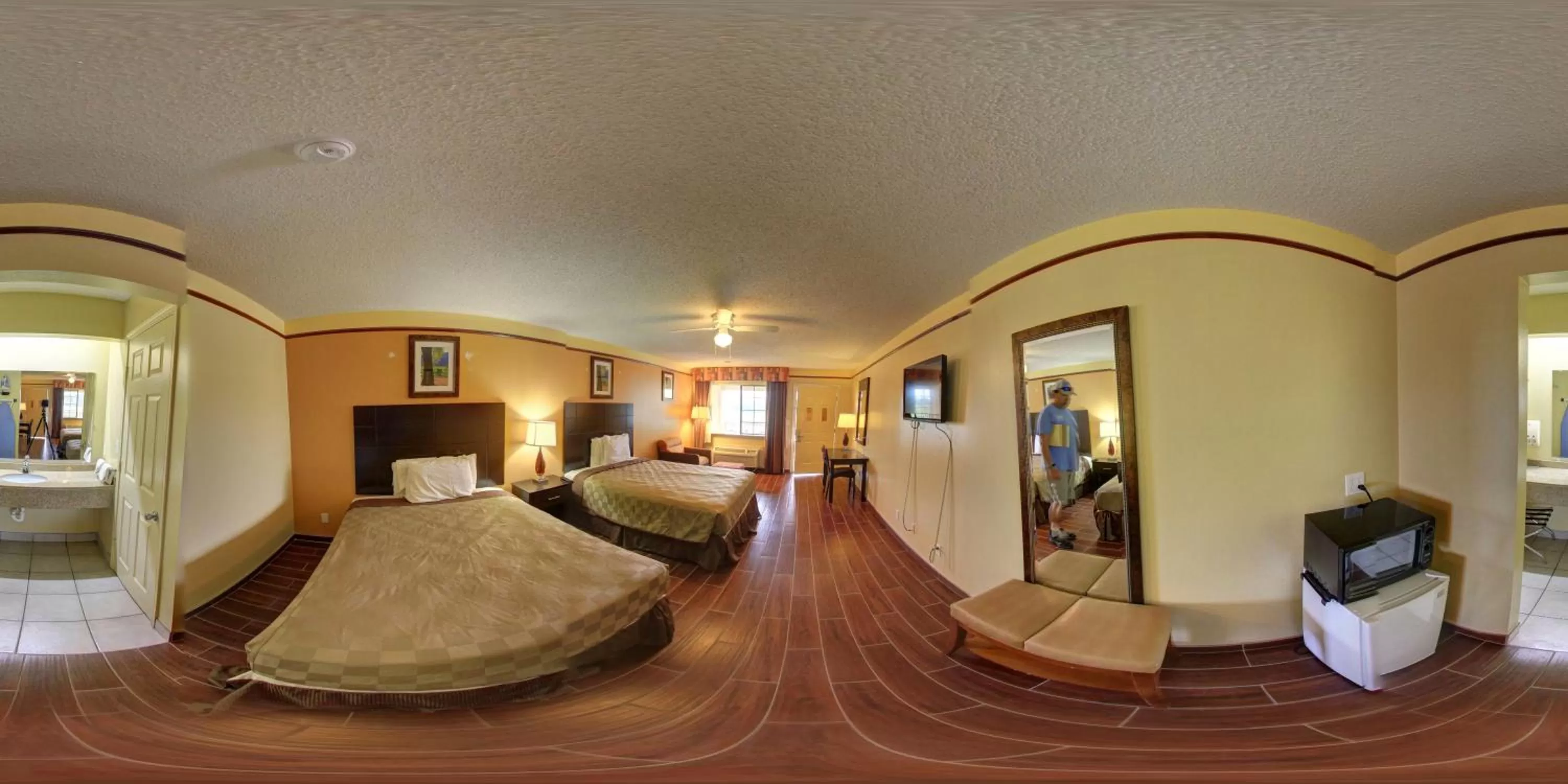 Bed in Deluxe Inn and Suites