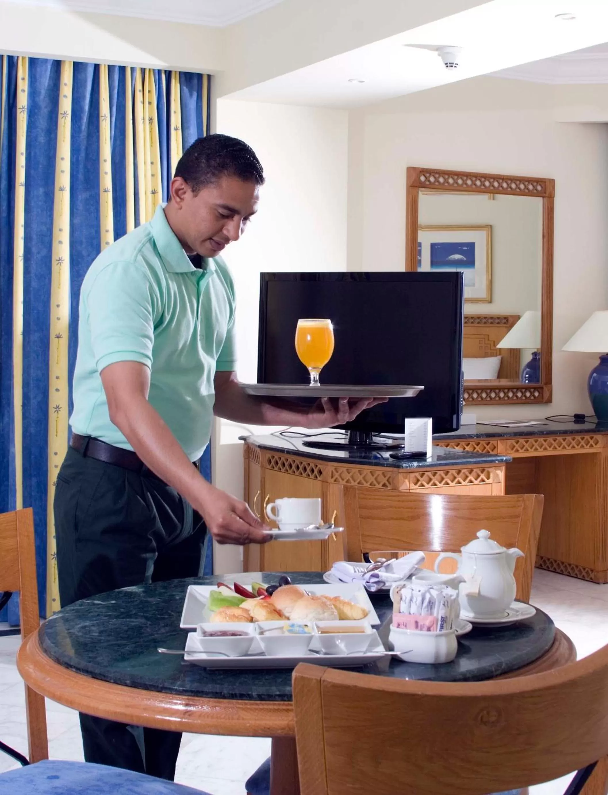 Staff in Old Palace Resort Sahl Hasheesh