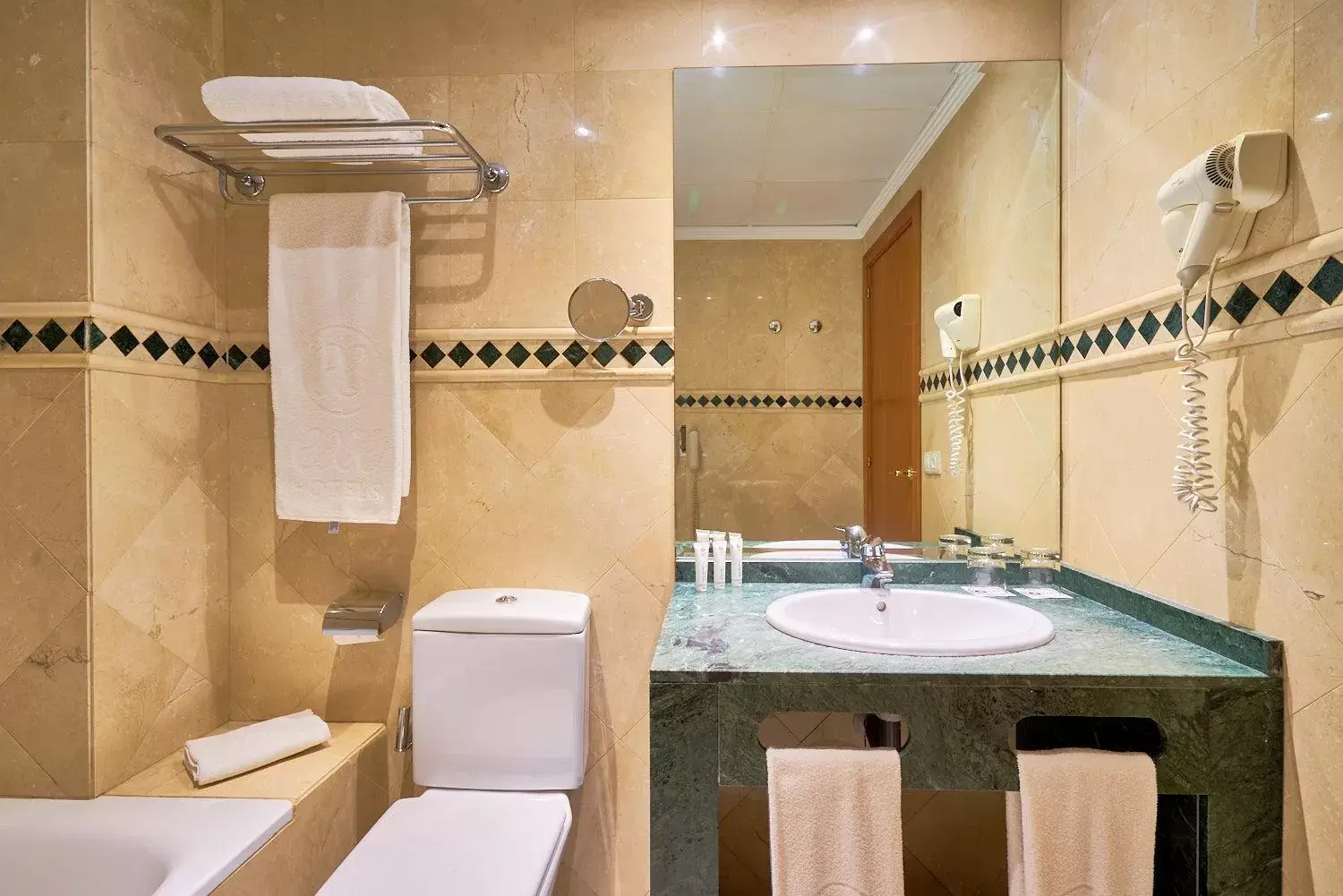 Toilet, Bathroom in Exe Ciudad de Córdoba