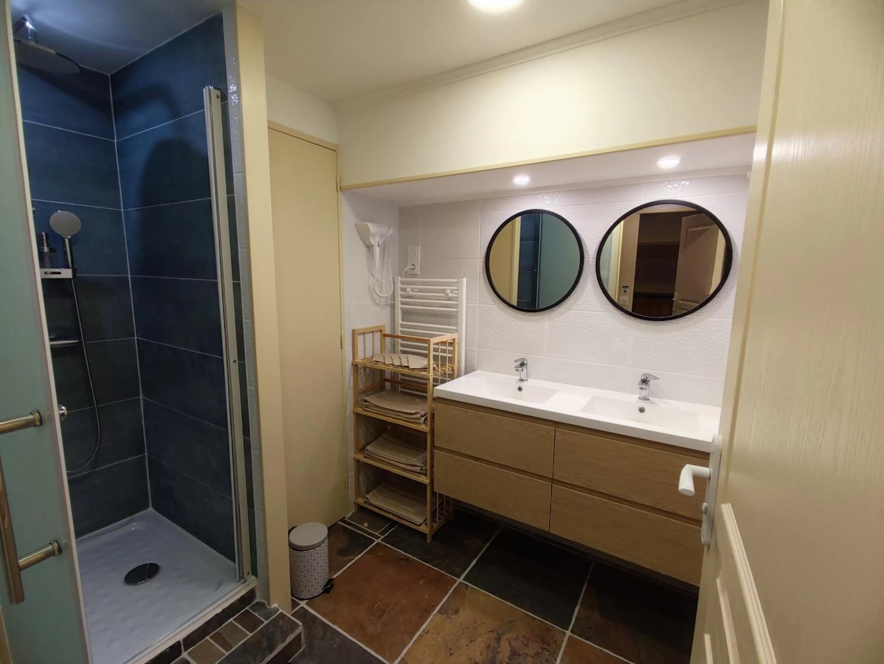 Bathroom in SALAMANDRE