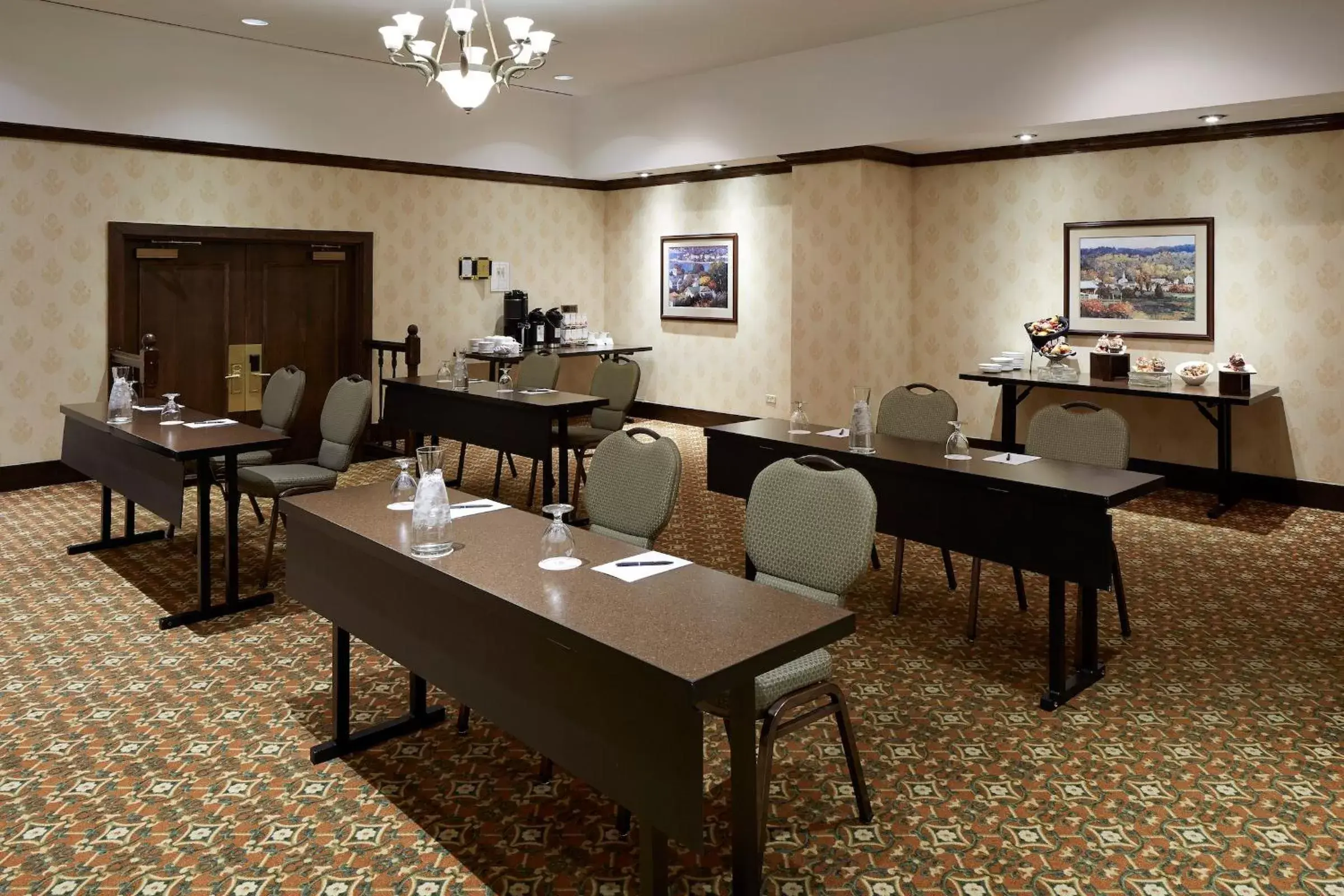 Business facilities, Restaurant/Places to Eat in The Barrington Hotel