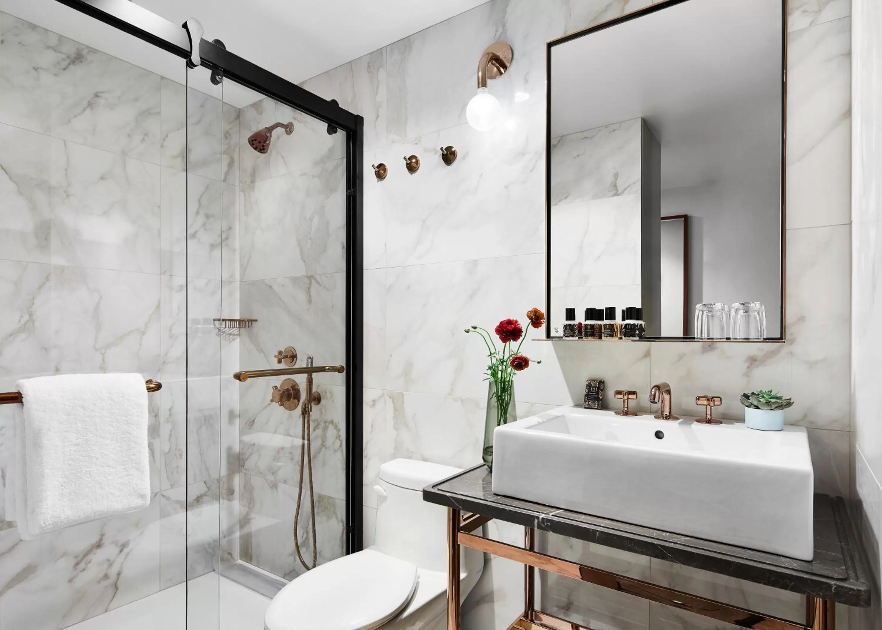 Shower, Bathroom in Hotel Hendricks