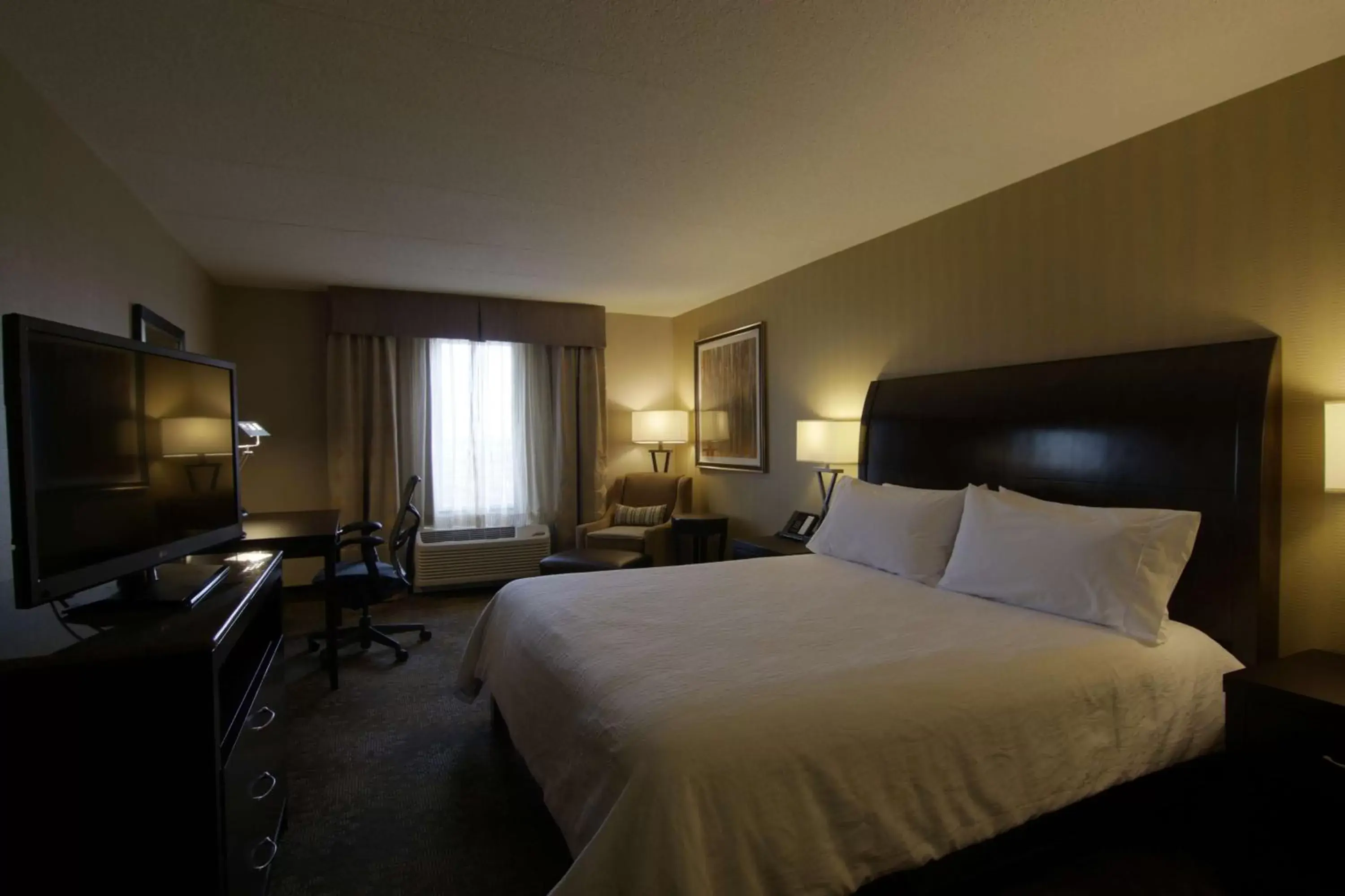 Bedroom, Bed in Hilton Garden Inn Toronto/Brampton