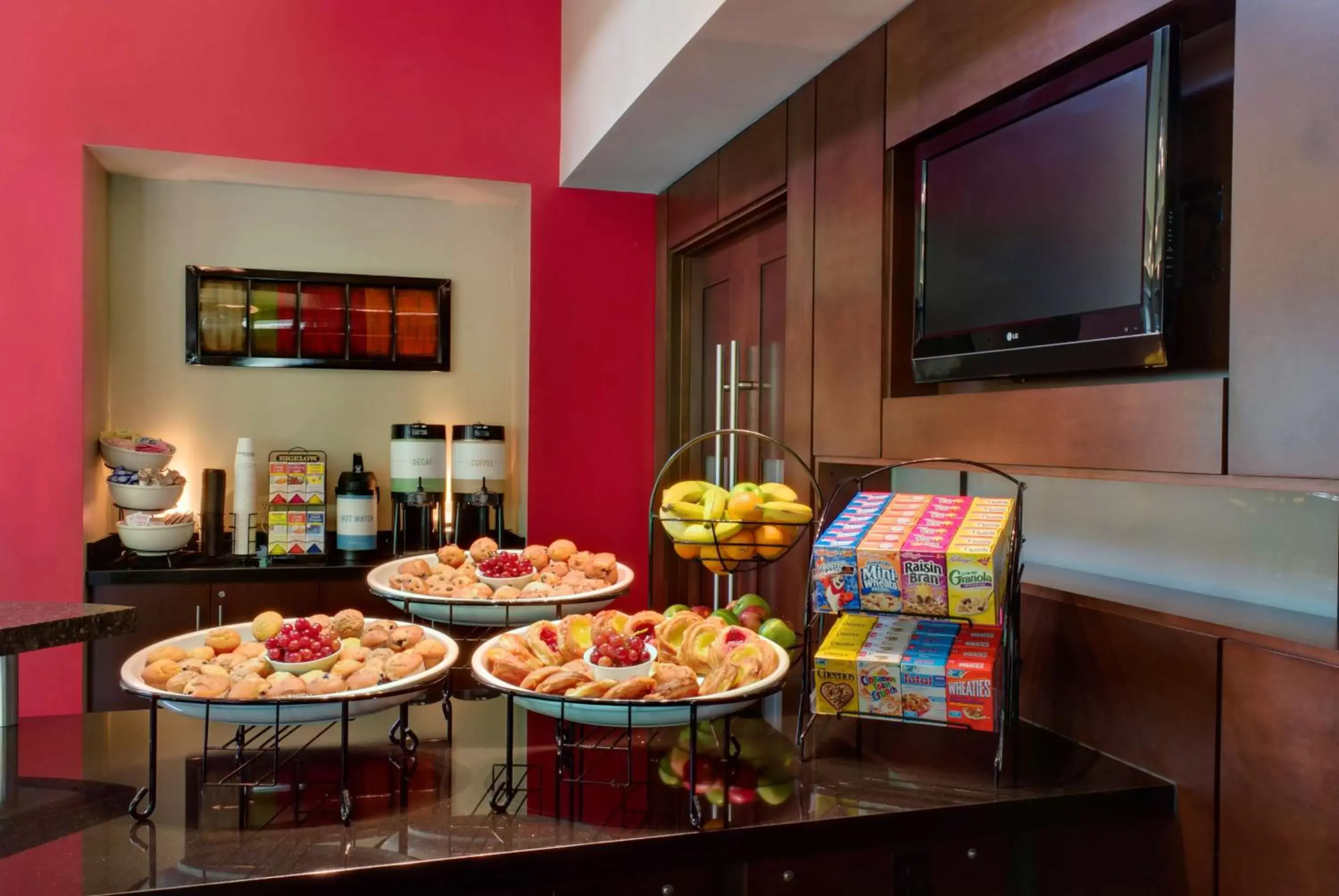 Restaurant/places to eat in Hilton Garden Inn Albany Airport