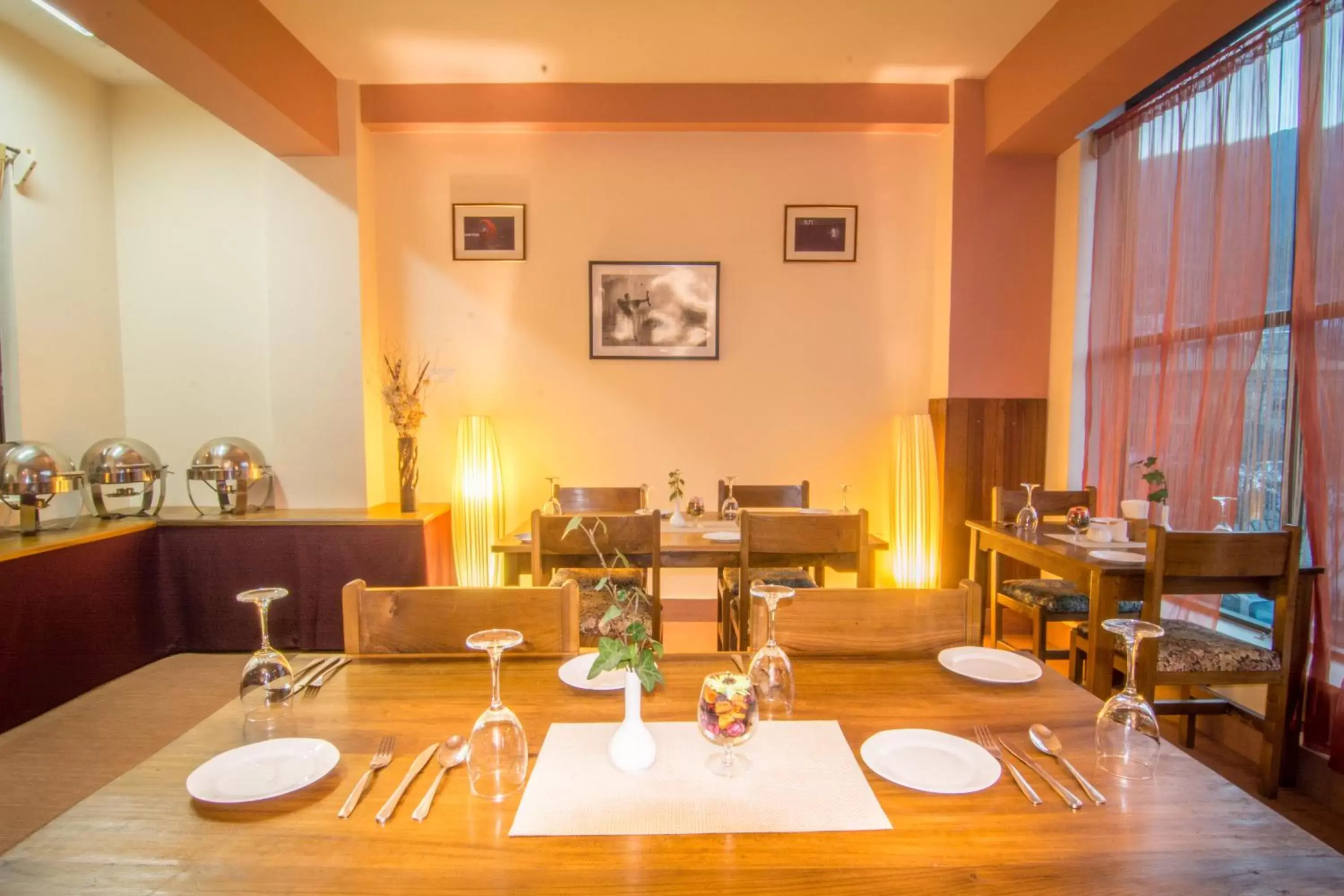 Restaurant/places to eat in Khamsum Inn Restaurant/places to eat in Khamsum Inn