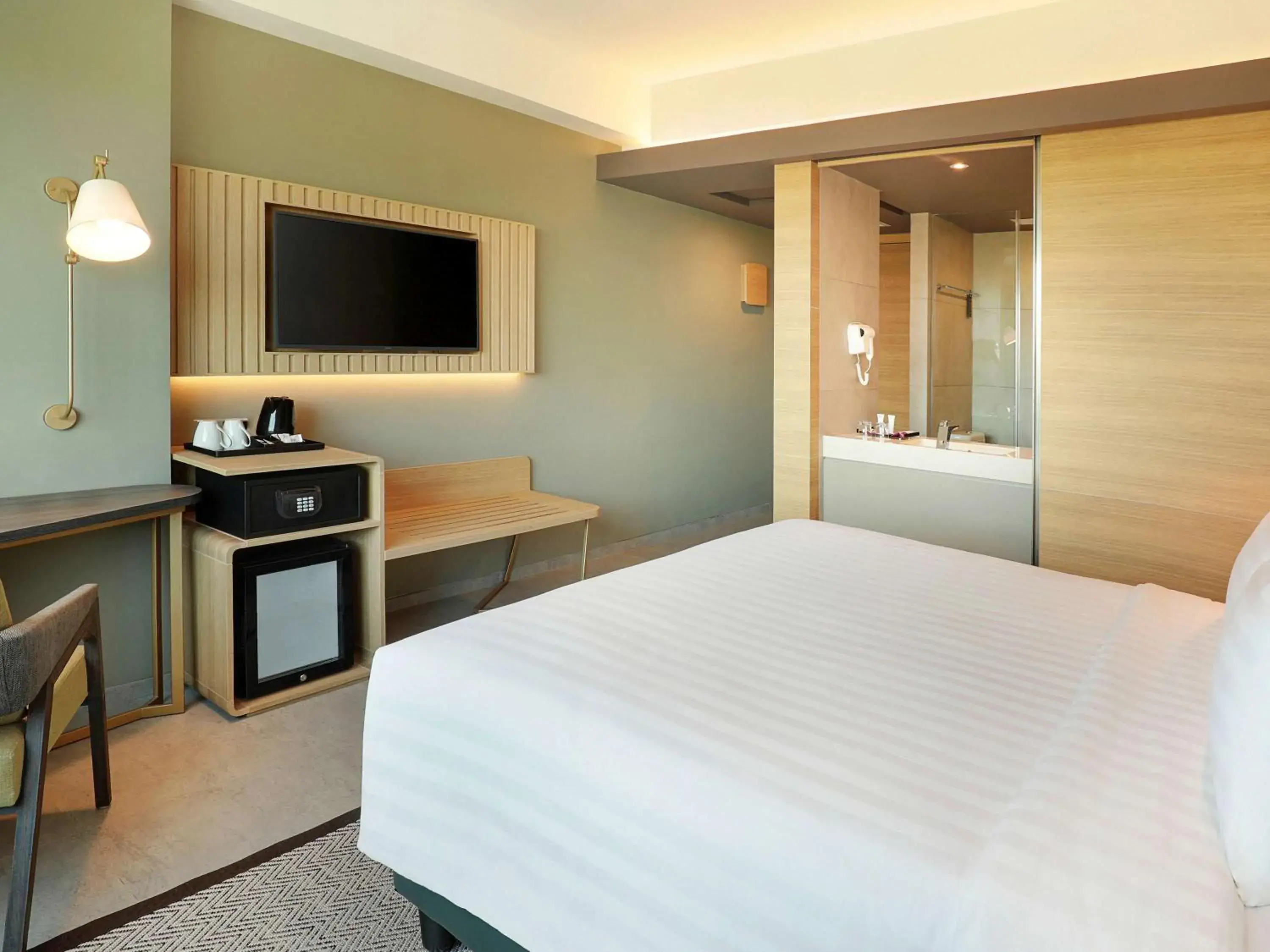 Bedroom, Bed in Mercure Makassar Nexa Pettarani