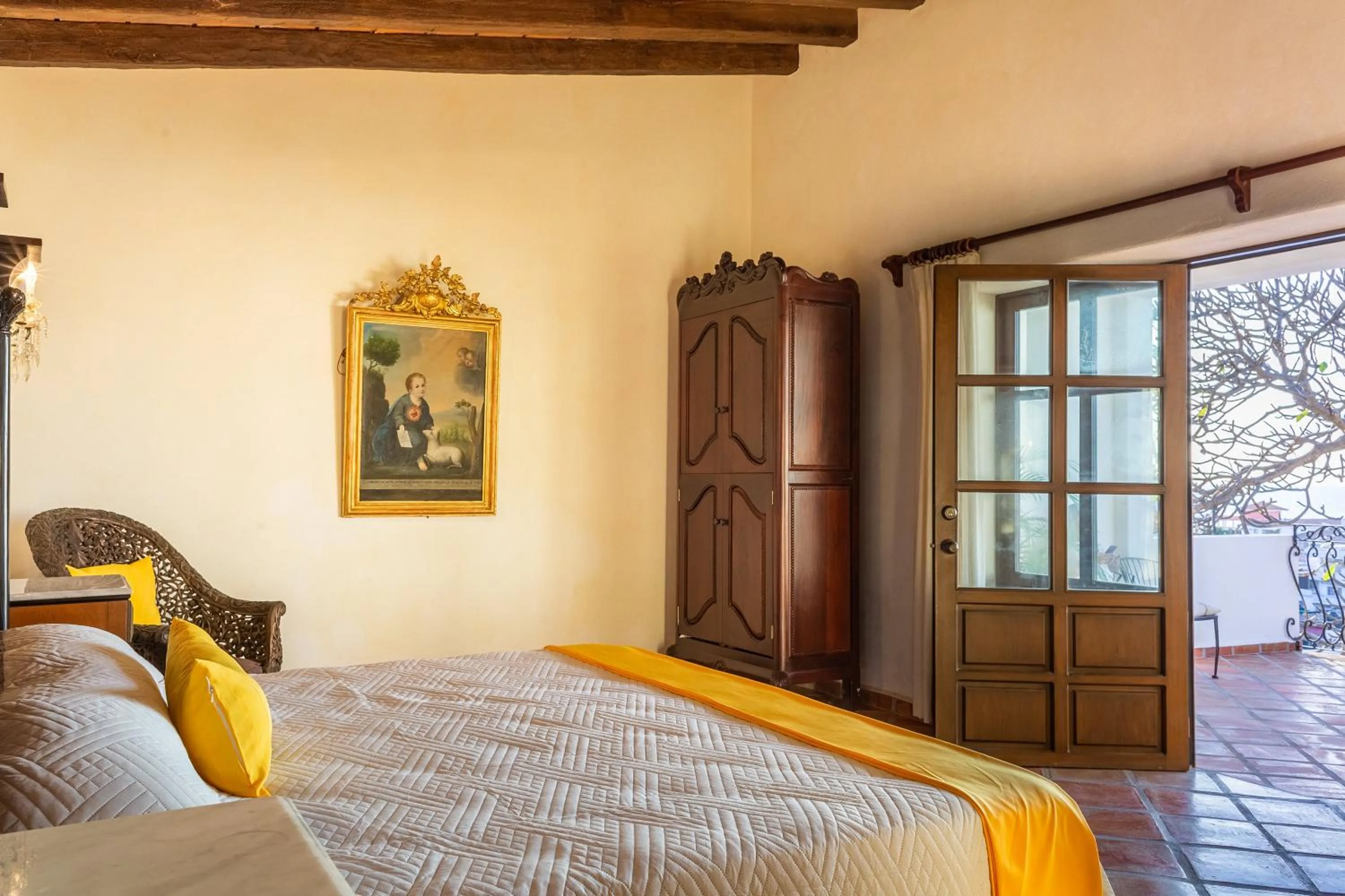 Photo of the whole room, Bed in BellView Hotel Boutique