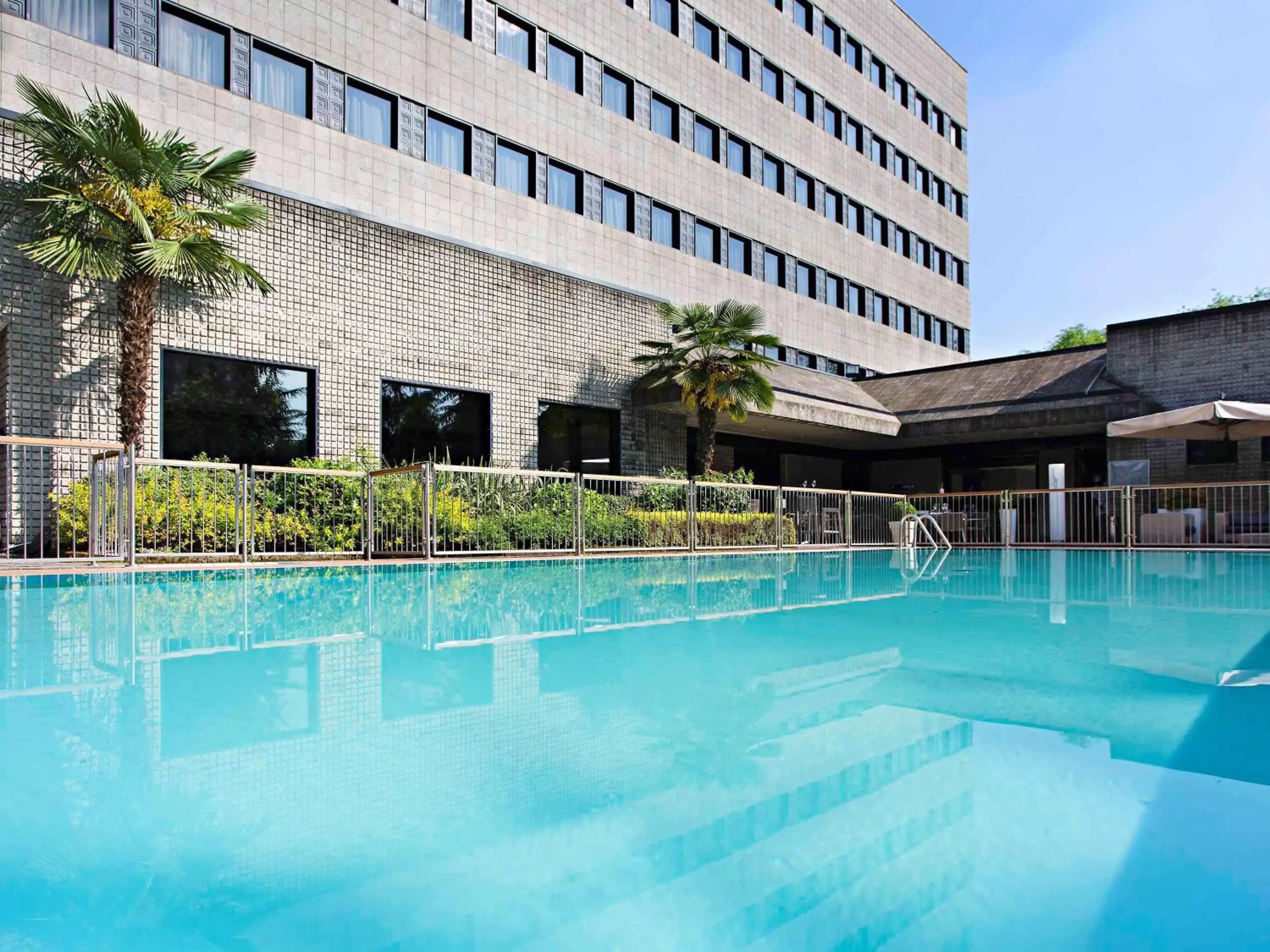 On site, Swimming Pool in Novotel Milano Nord Ca' Granda