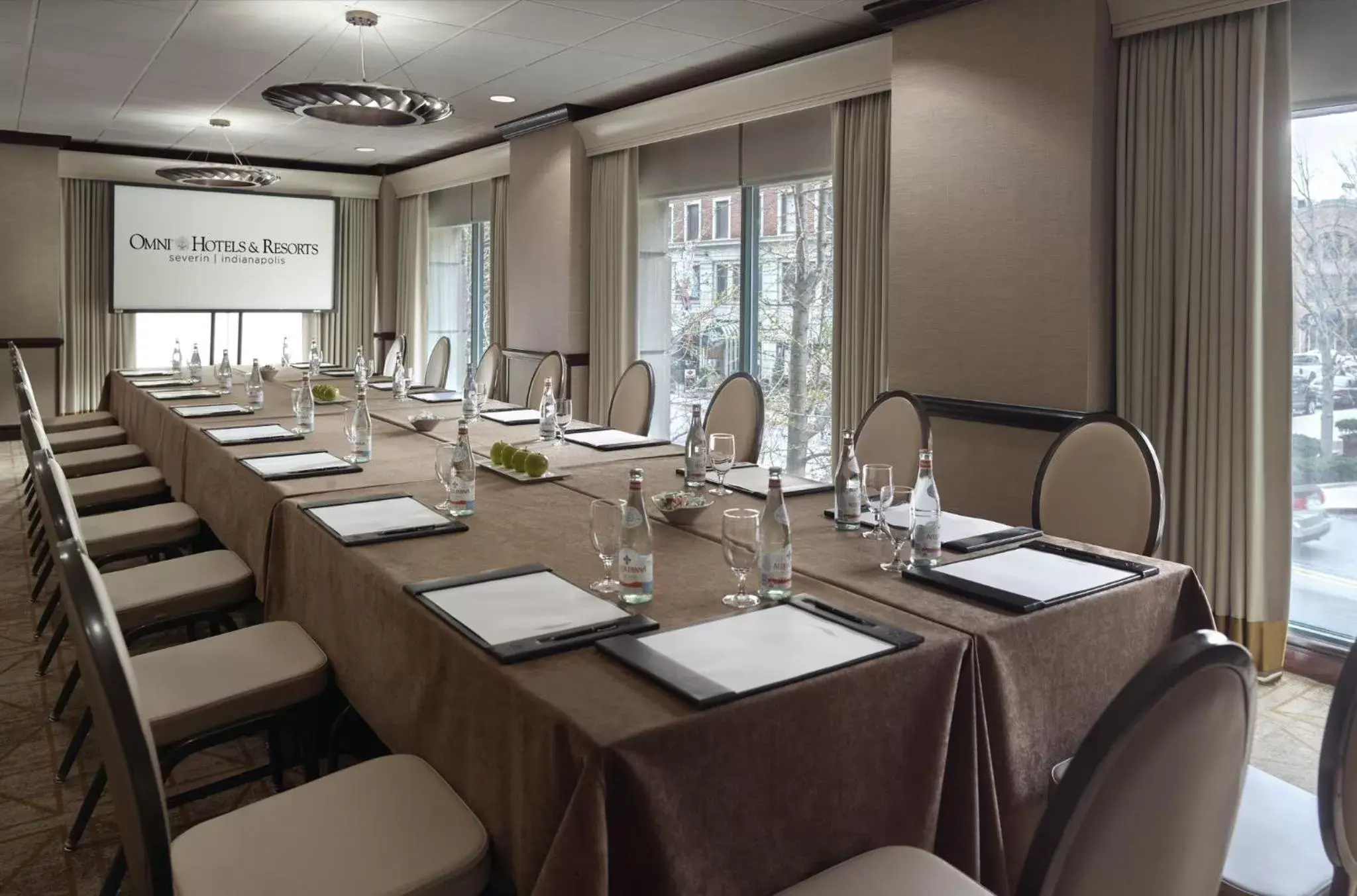 Meeting/conference room in Omni Severin Hotel