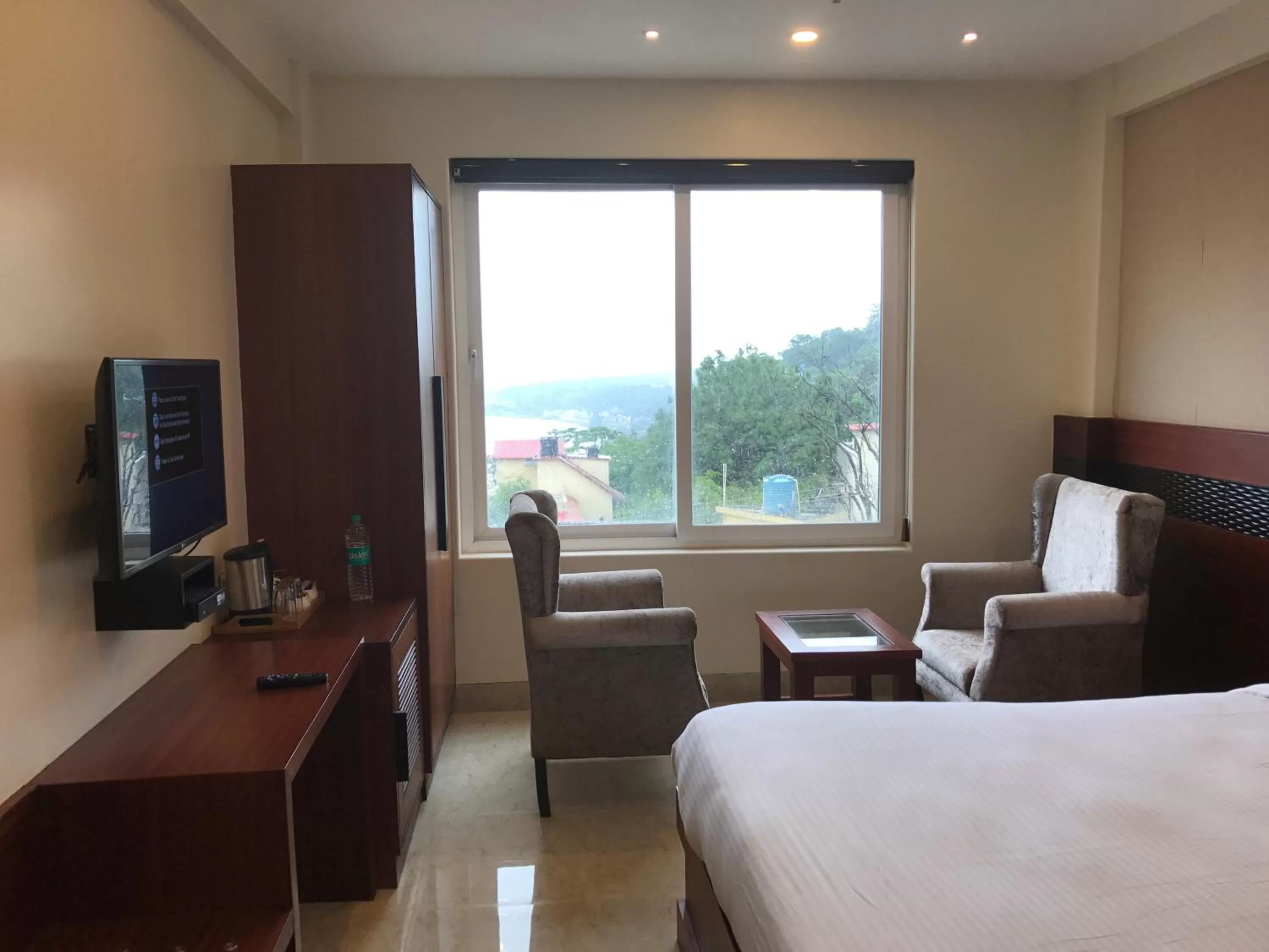 Photo of the whole room, Bed in Holy River Hotel