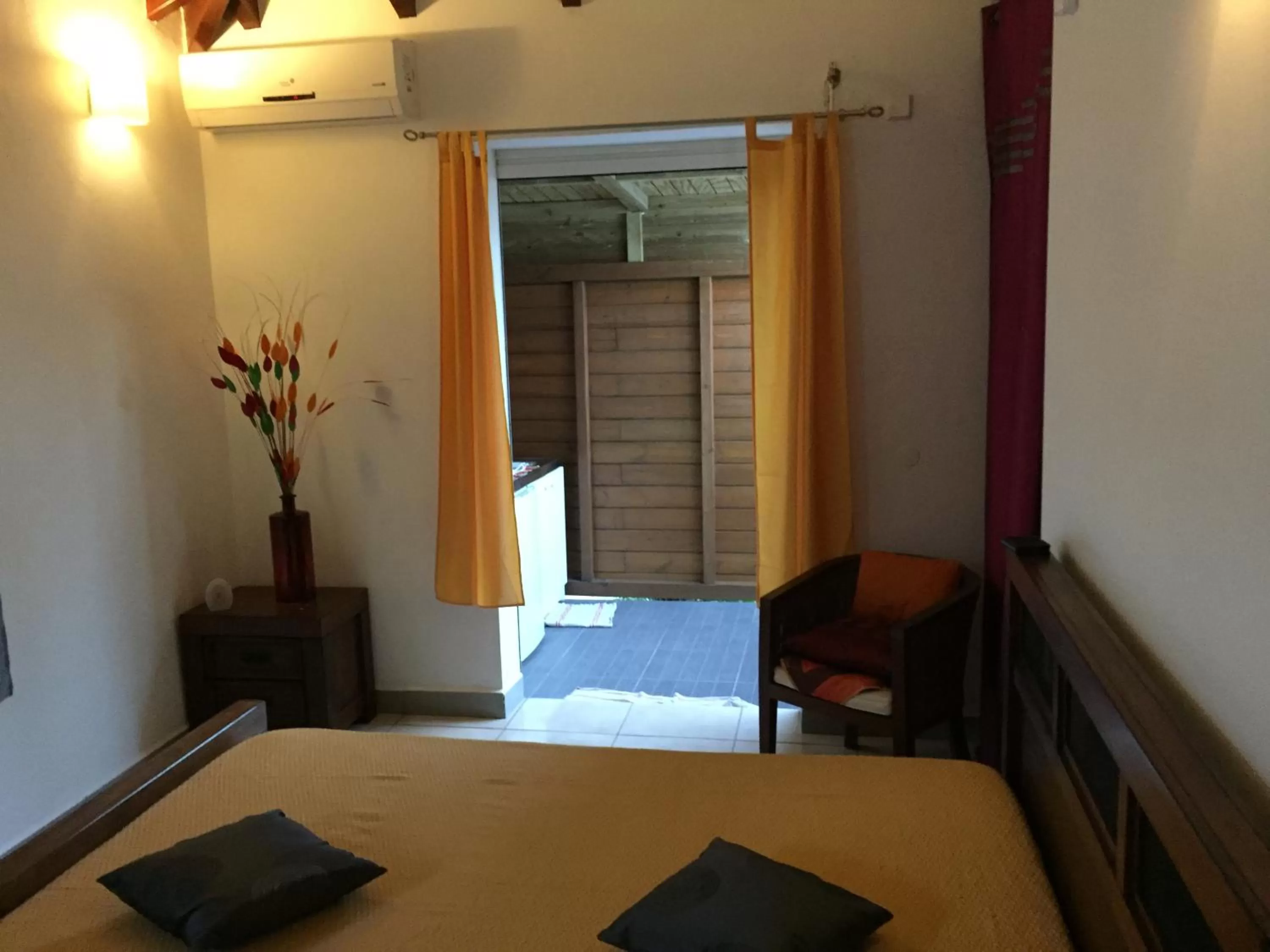 Kitchen or kitchenette, Bed in Le Saint Georges