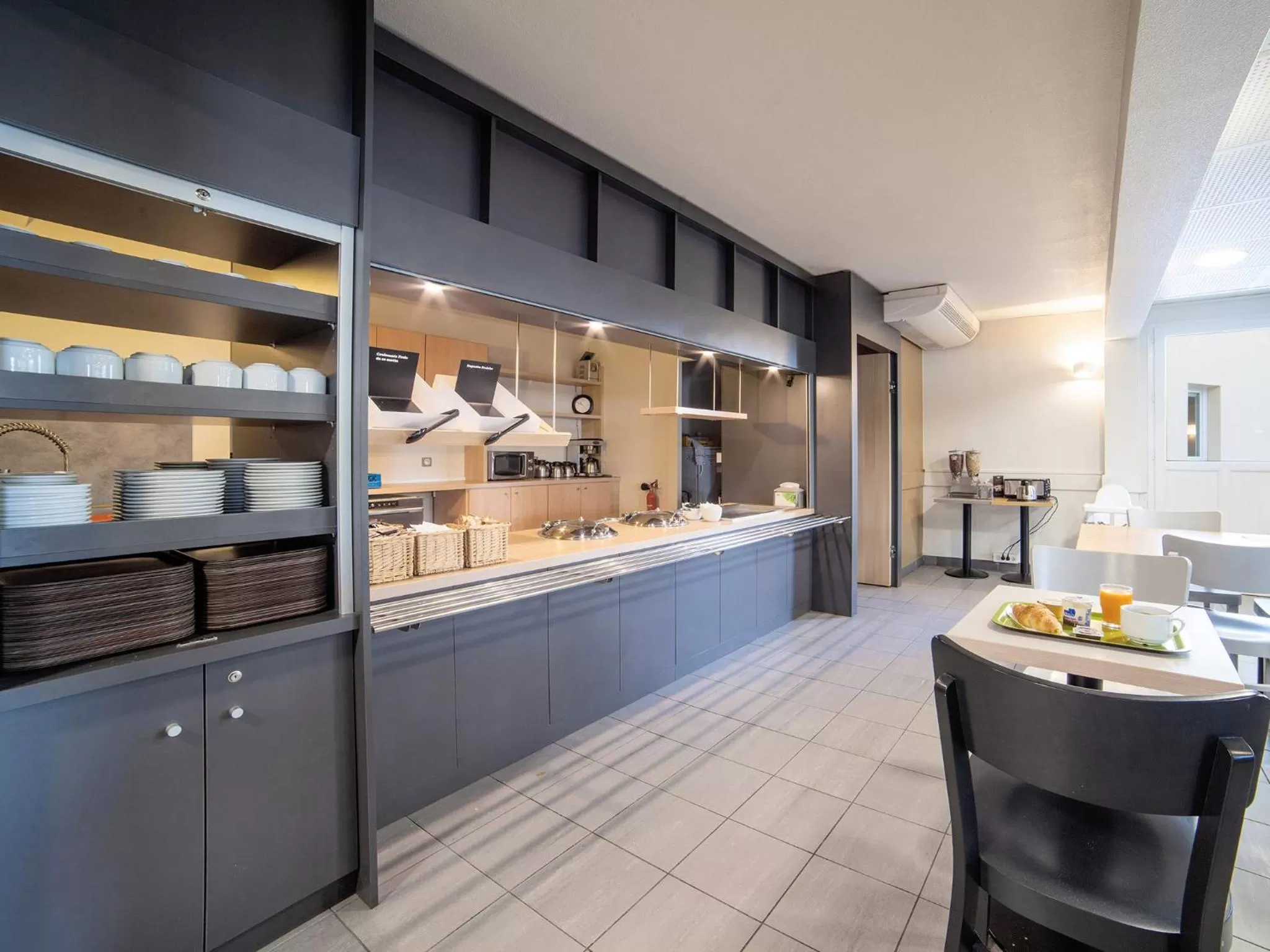 Restaurant/places to eat in B&B HOTEL Marne-la-Vallée Bussy-Saint-Georges