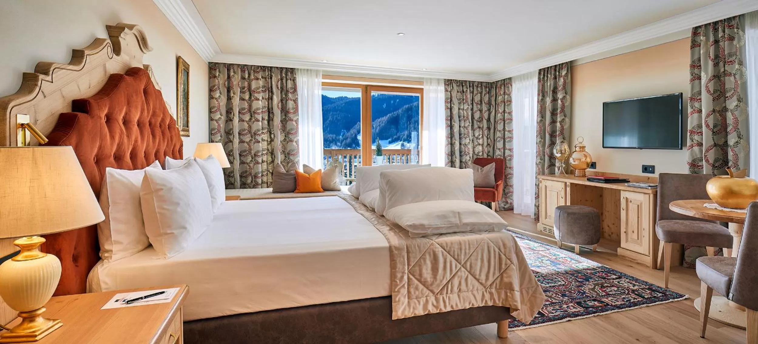 Mountain view, Bed in Hotel Sassongher