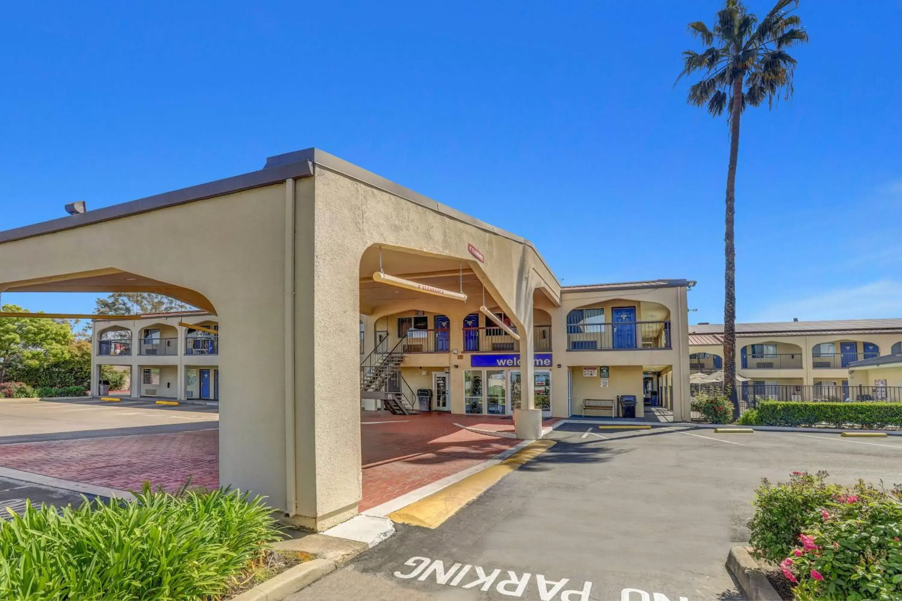 Property building in Motel 6-Lodi, CA