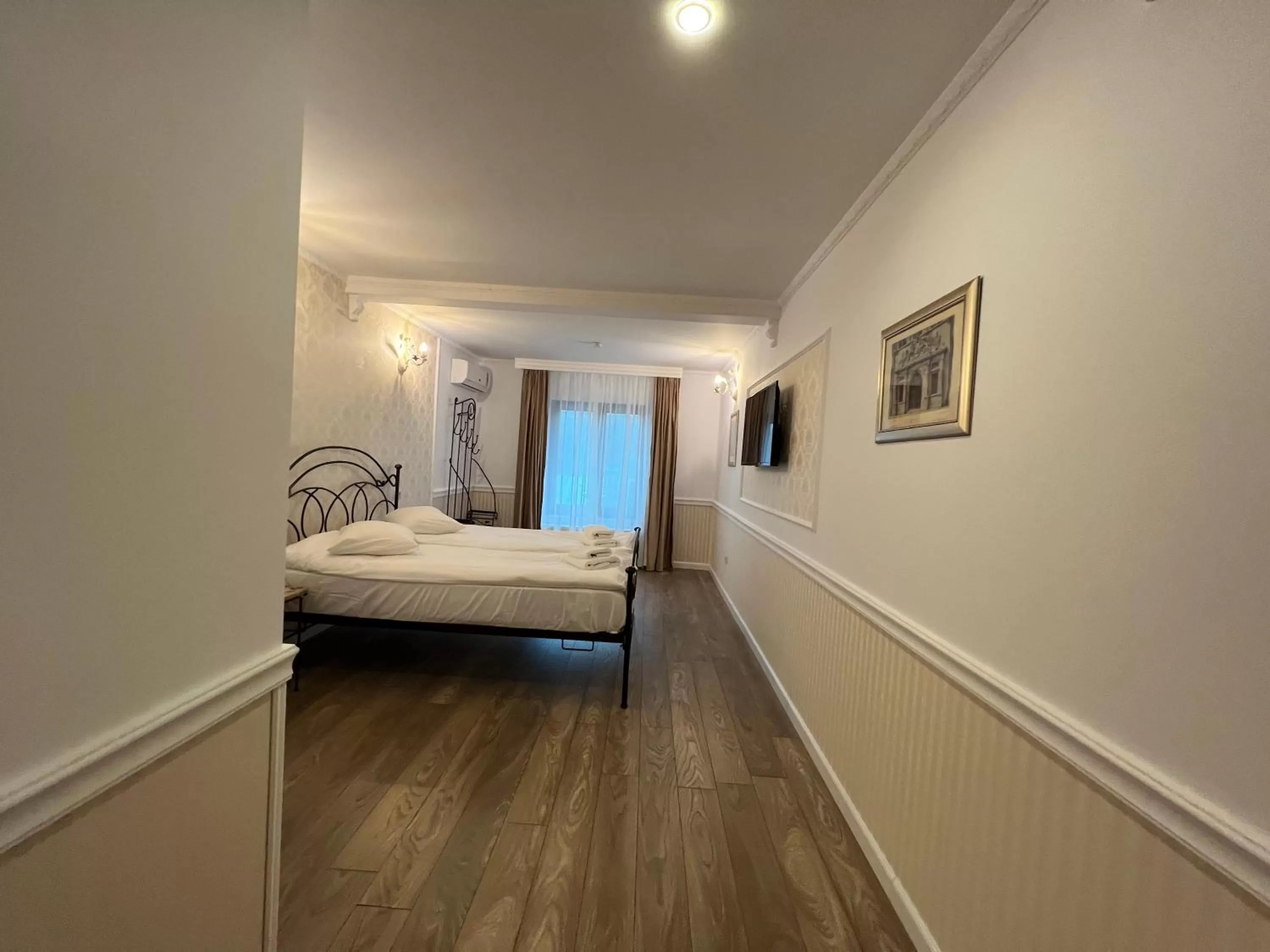 Bedroom, Bed in Hotel Boutique Cathedral Plaza Residences room for rent downtown