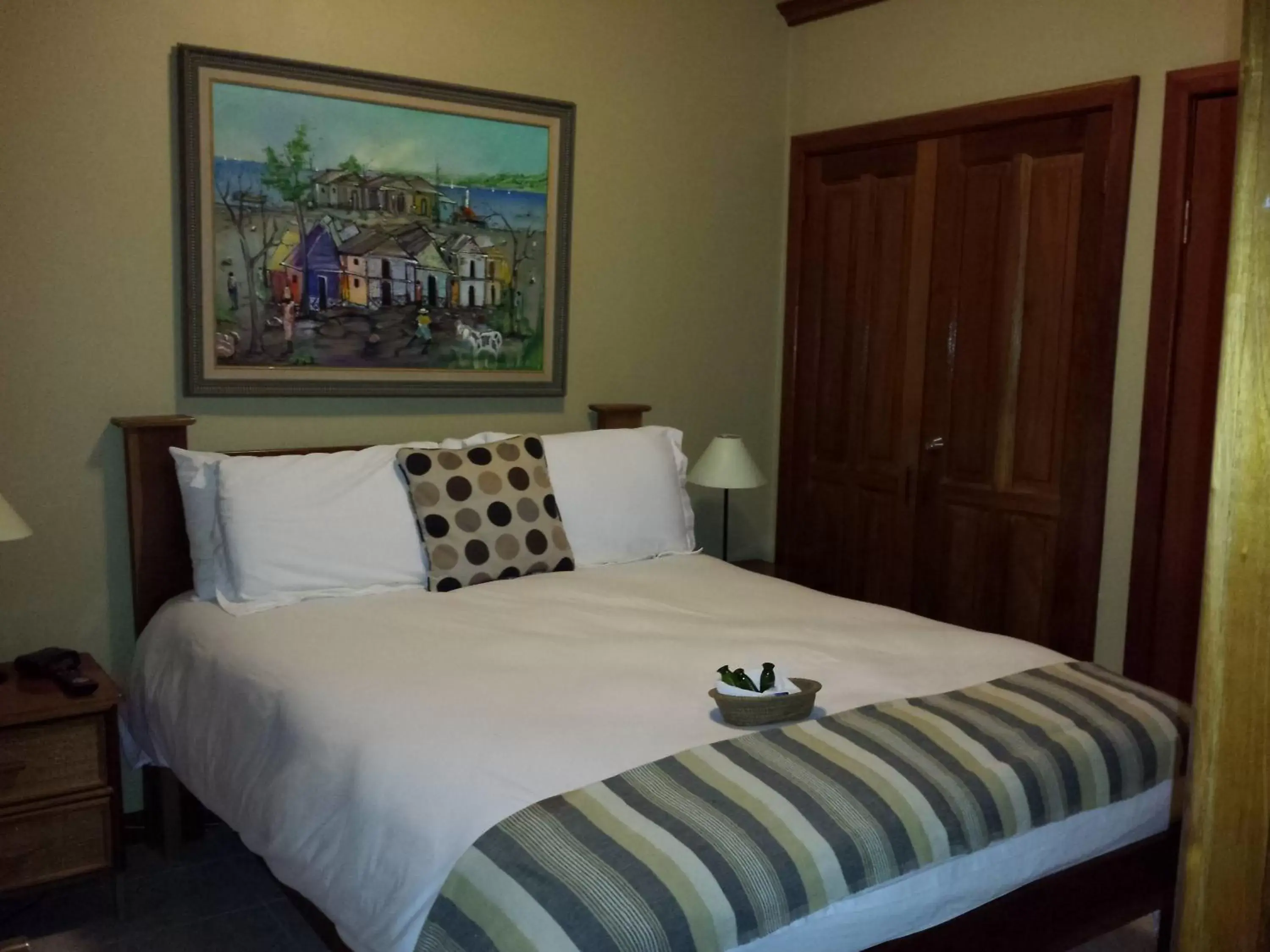 Photo of the whole room, Bed in The Palms Oceanfront Suites Photo of the whole room, Bed in The Palms Oceanfront Suites