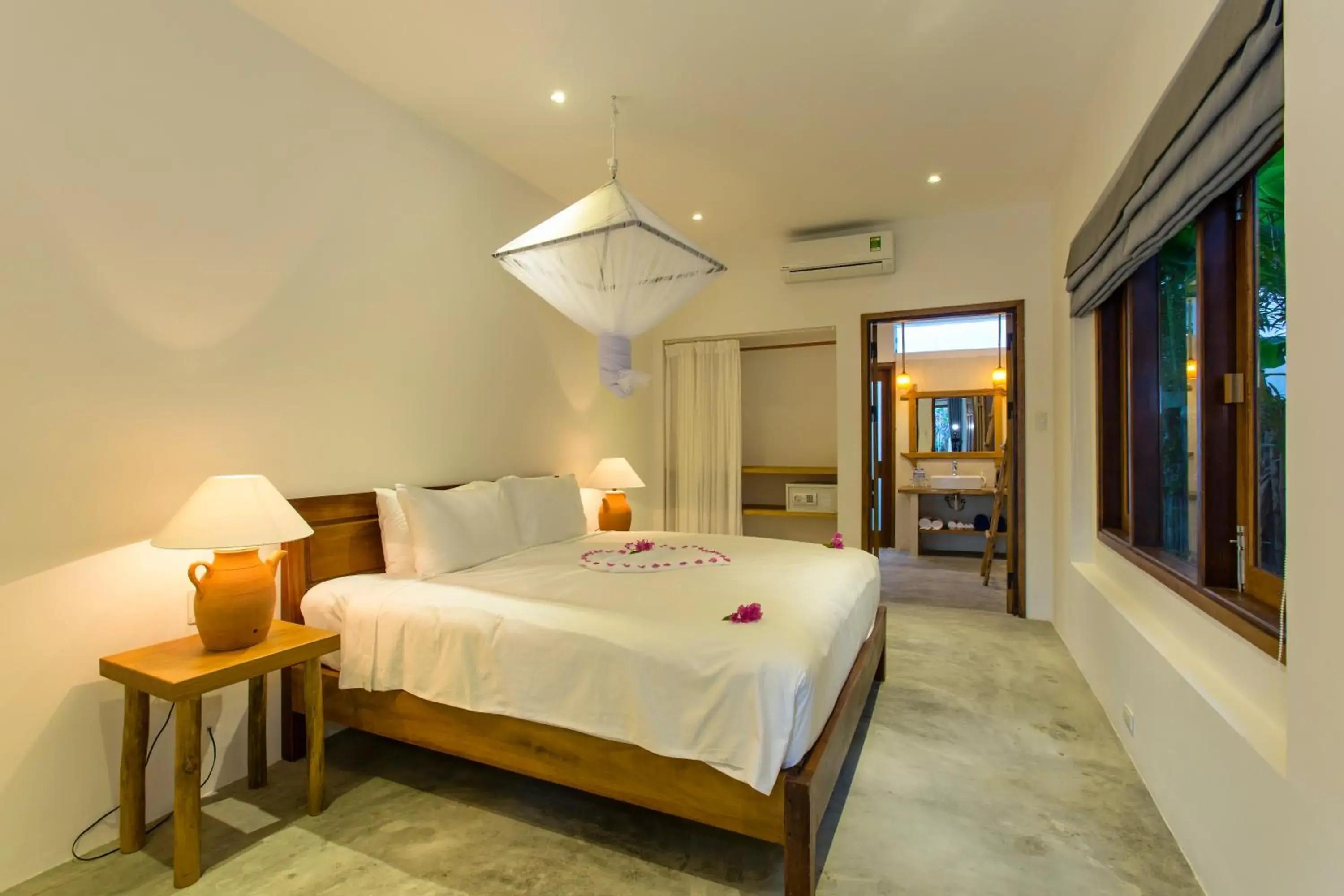 Photo of the whole room, Bed in Vina Beach Pool Villas