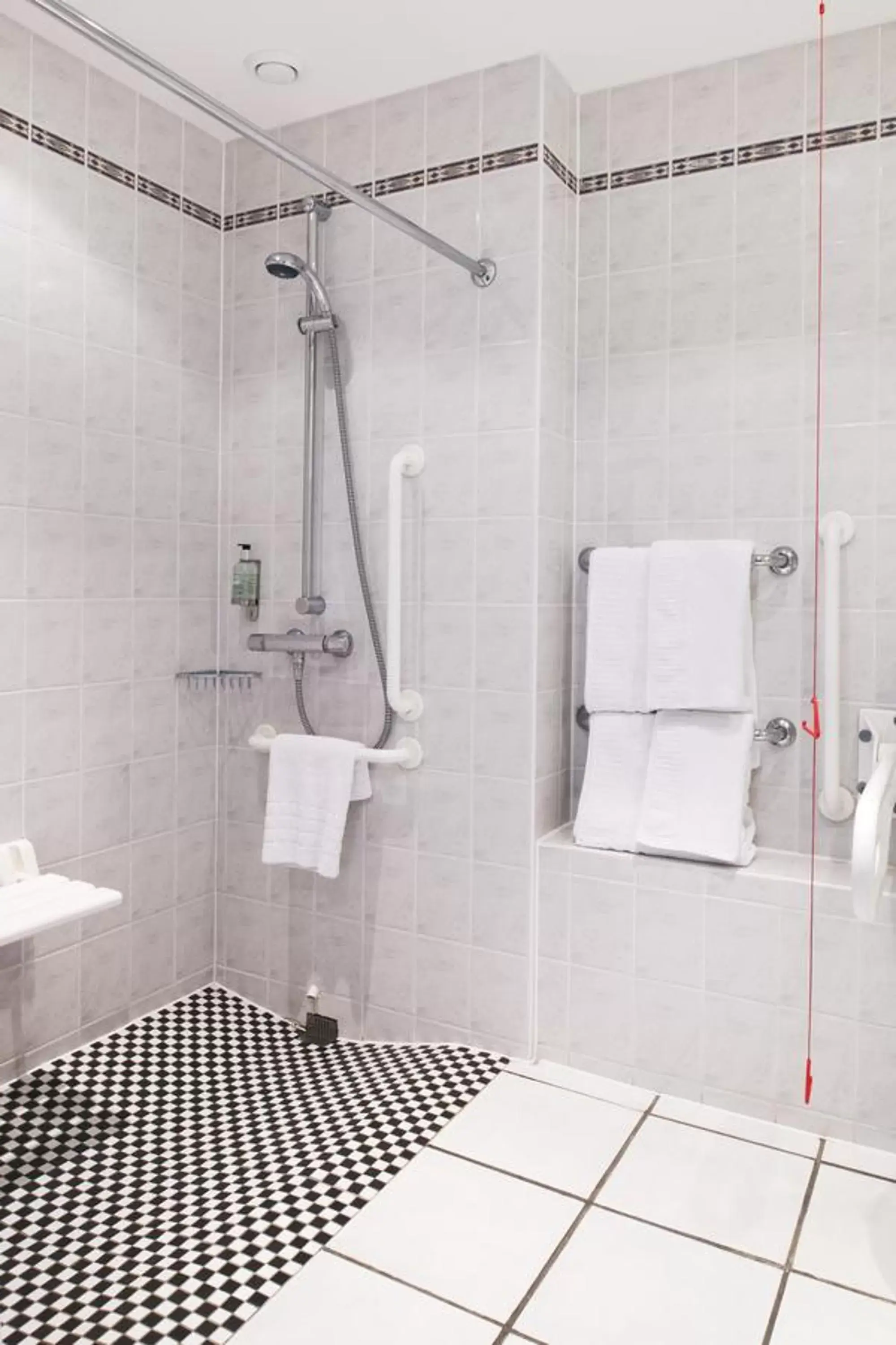 Photo of the whole room, Bathroom in Holiday Inn Express Liverpool-Albert Dock, an IHG Hotel