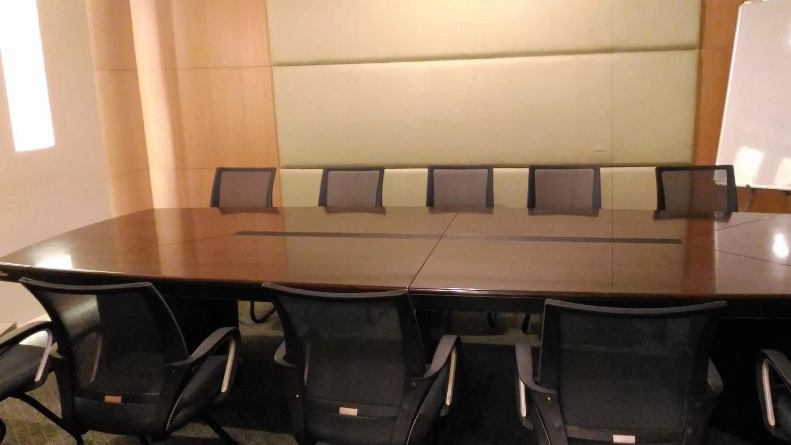 Meeting/conference room, Lounge/Bar in Taj Tristar