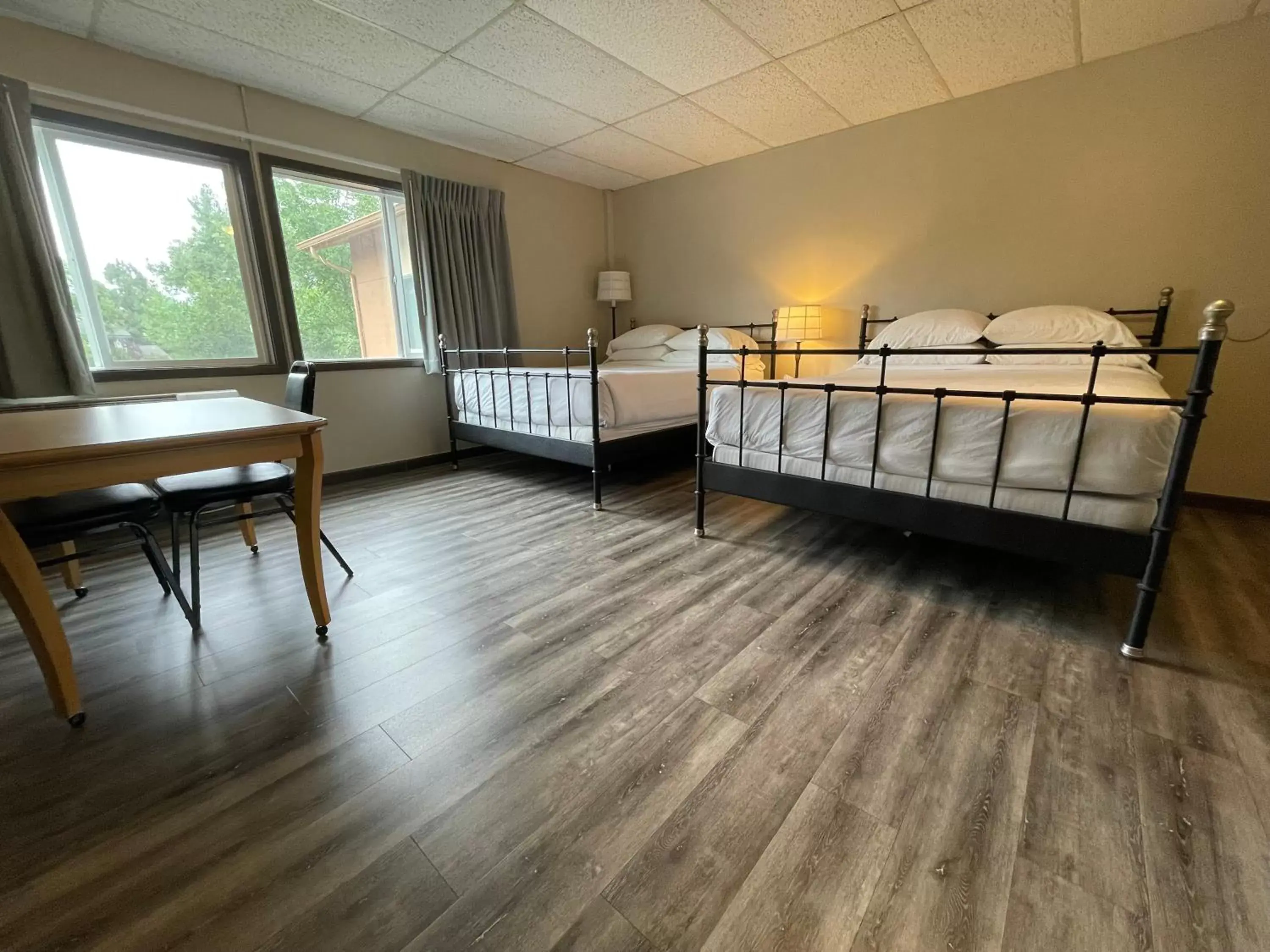 Photo of the whole room, Bed in Boulder Twin Lakes Inn Photo of the whole room, Bed in Boulder Twin Lakes Inn