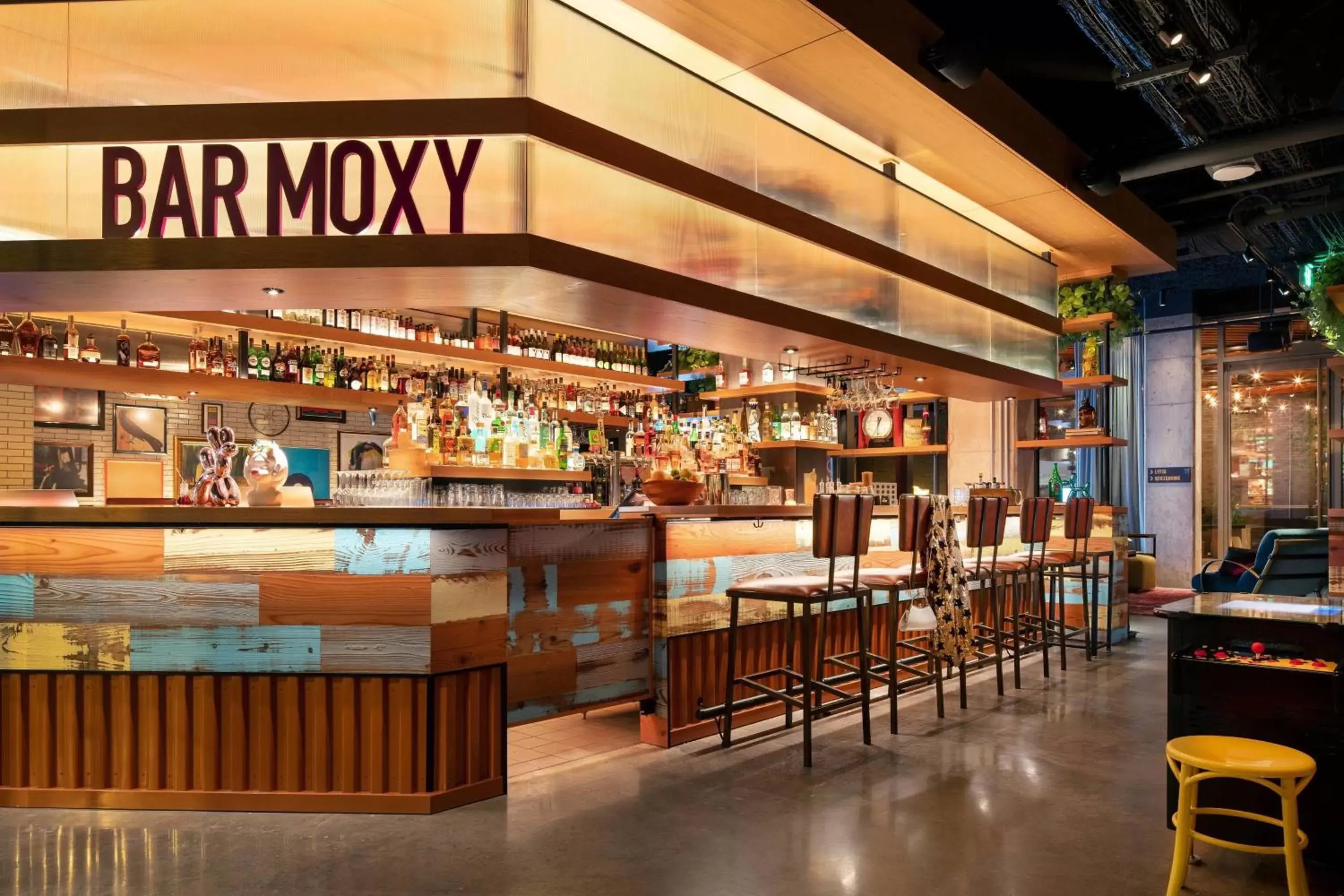 Restaurant/places to eat in Moxy Austin - University