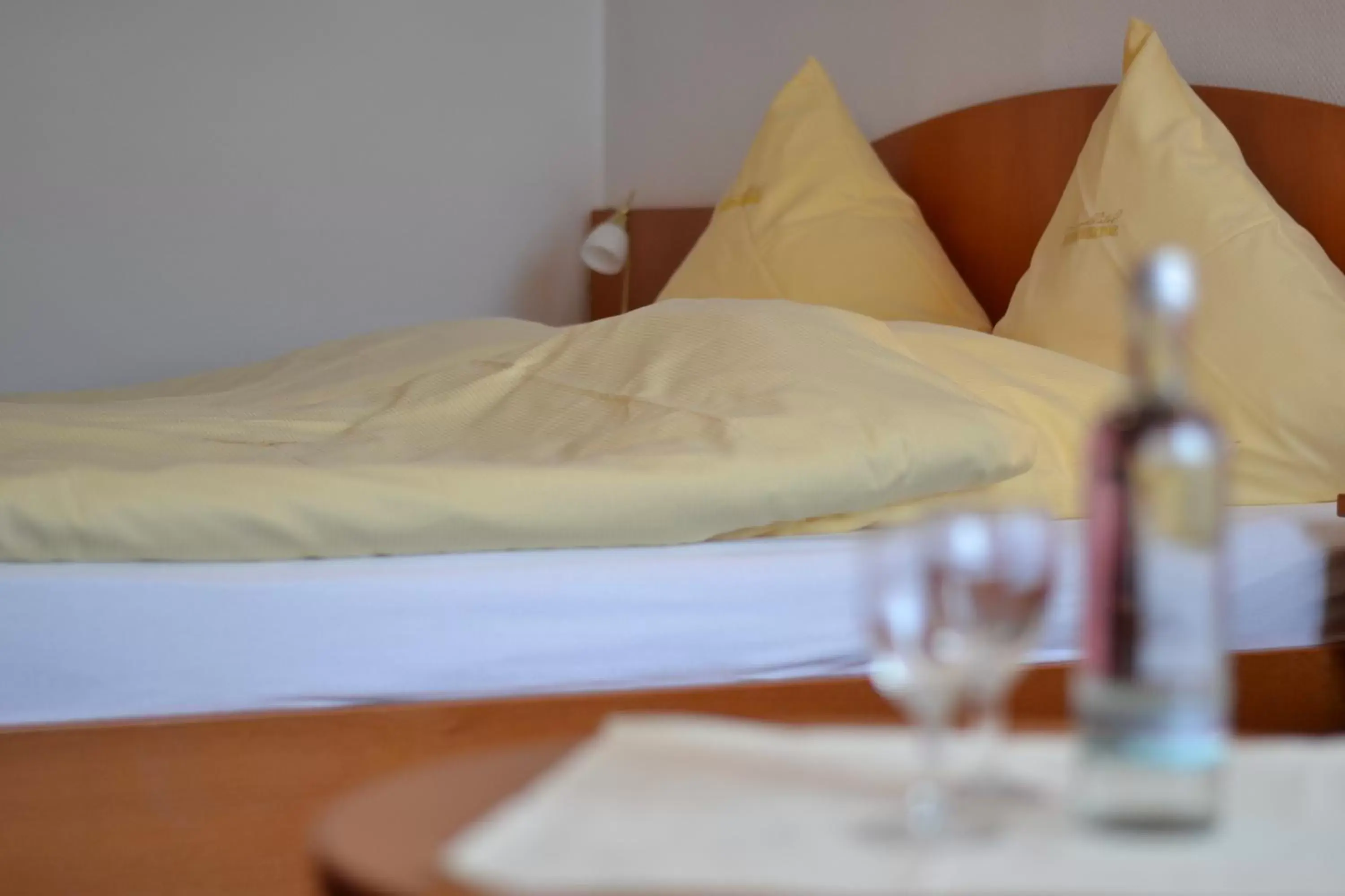 Photo of the whole room, Bed in Landhotel Butjadinger Tor