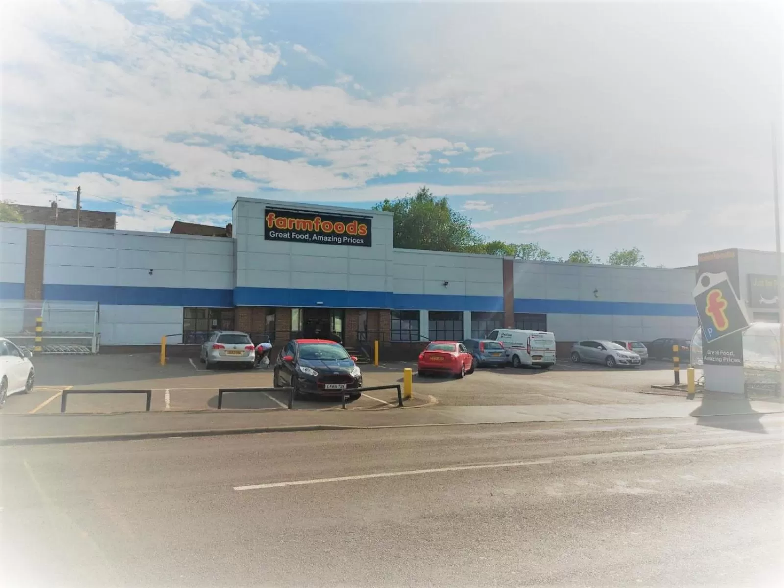 Supermarket/grocery shop, Property Building in 3-BED HOME, FULL KITCHEN, ENSUITE, in TELFORD OAKENGATES KETLEY