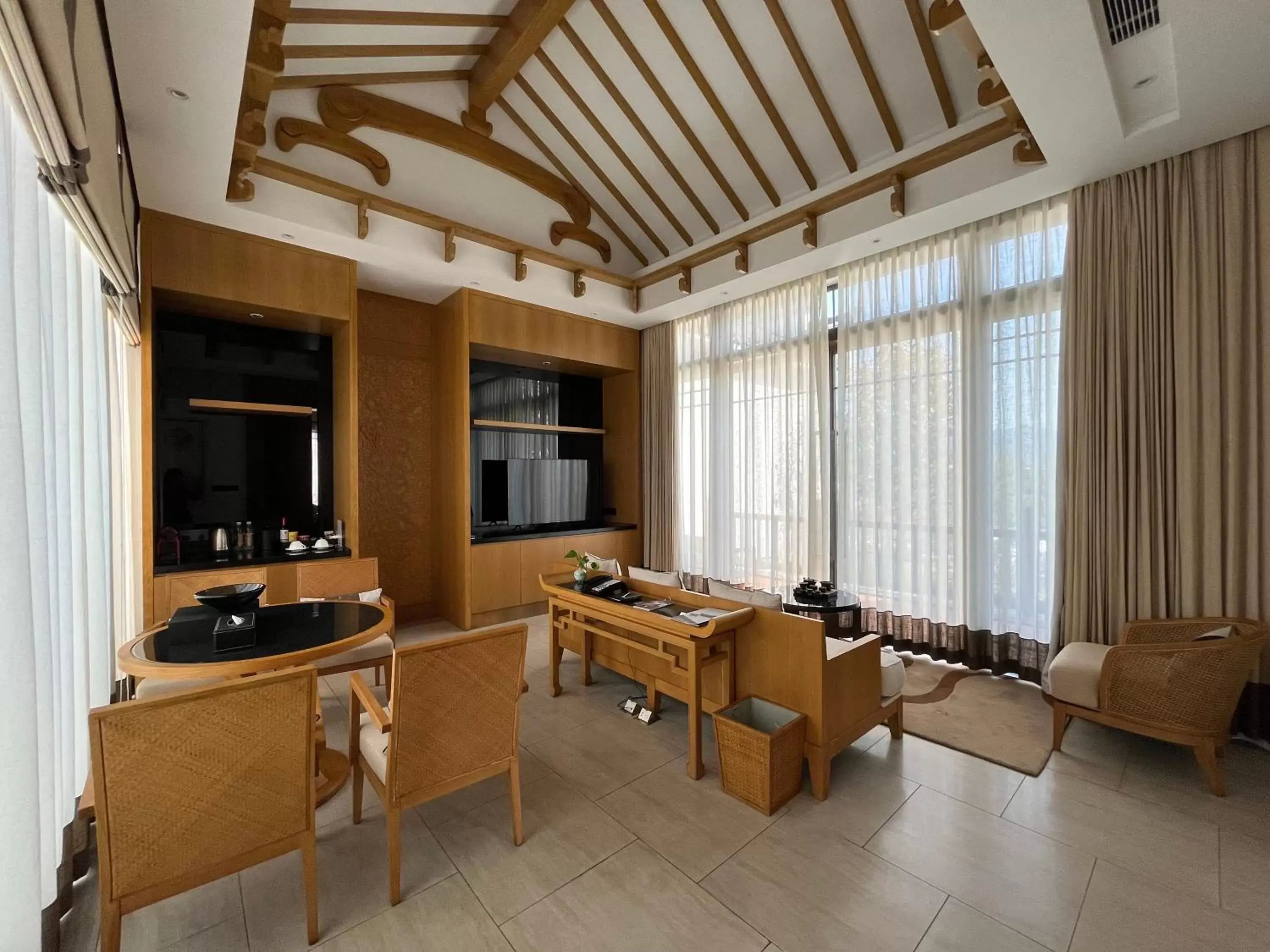 Living room in Banyan Tree Hotel Huangshan-The Ancient Charm of Huizhou, a Paradise