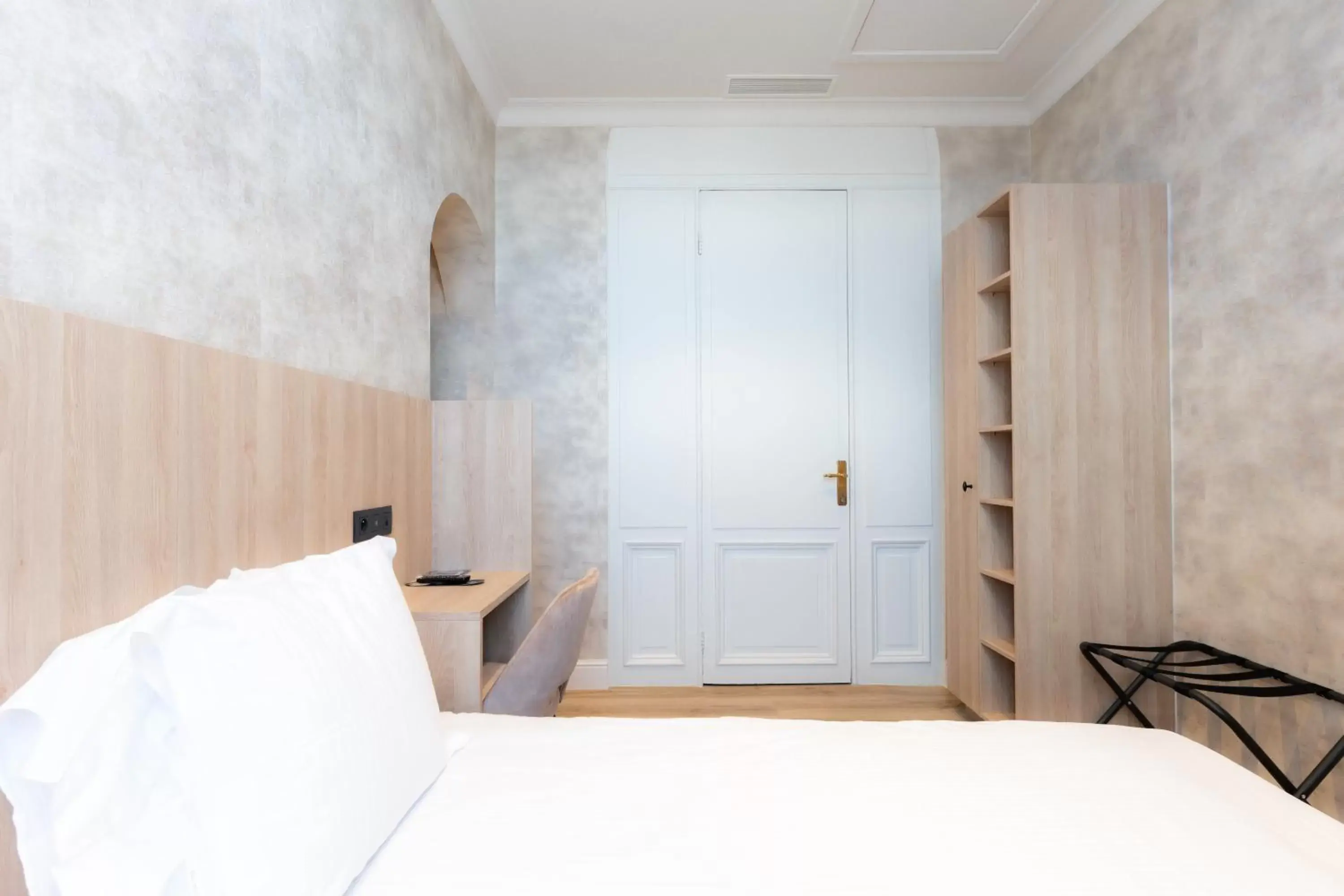 Single Room - single occupancy in Golden Tree Hotel