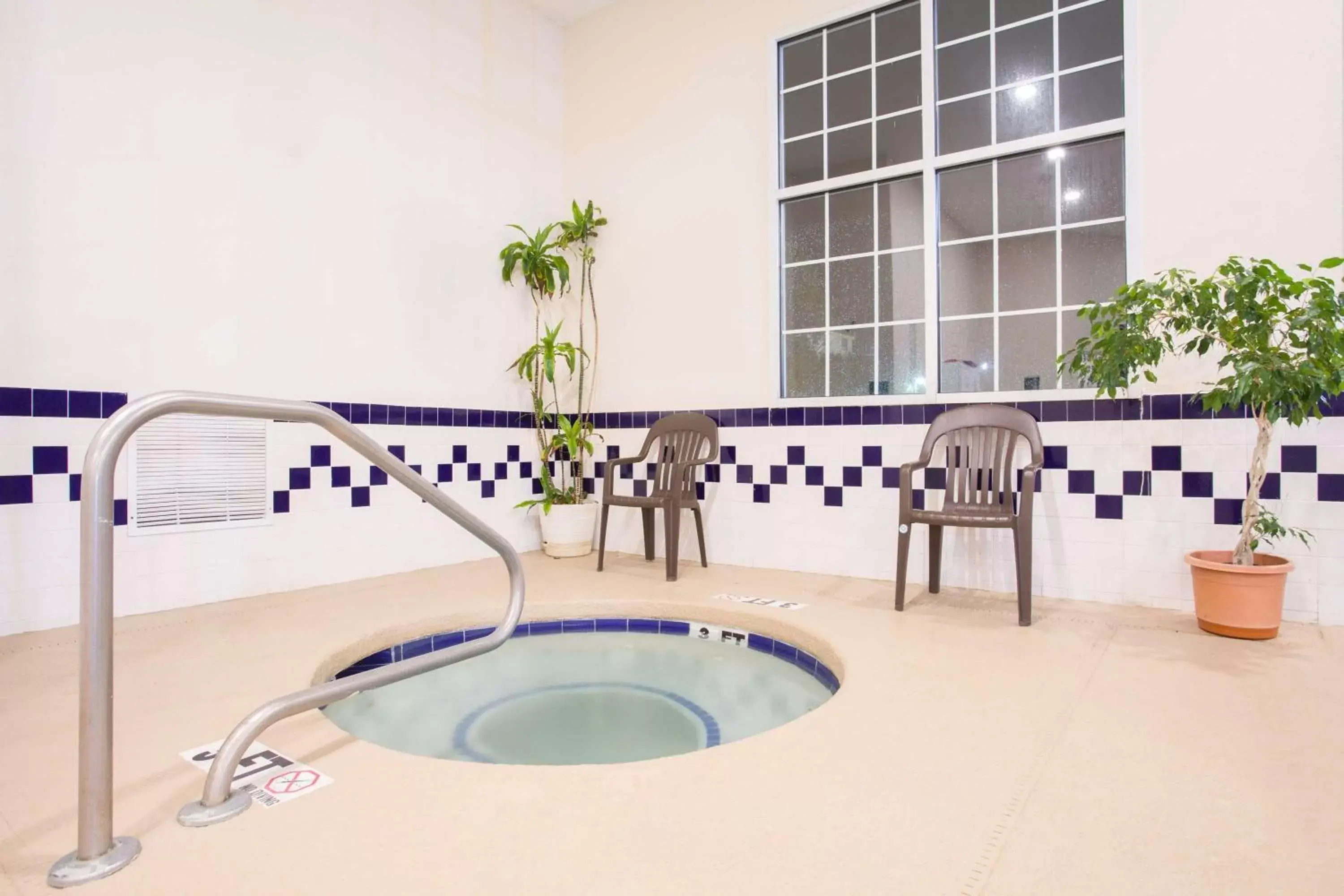 Hot Tub, Bathroom in SureStay Hotel by Best Western North Myrtle Beach