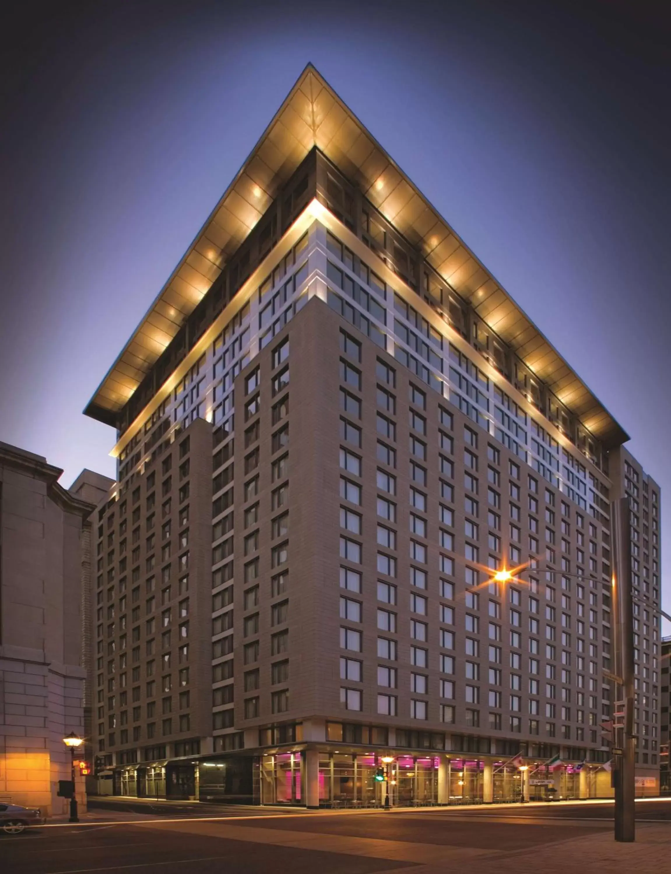 Property Building in Embassy Suites by Hilton - Montreal