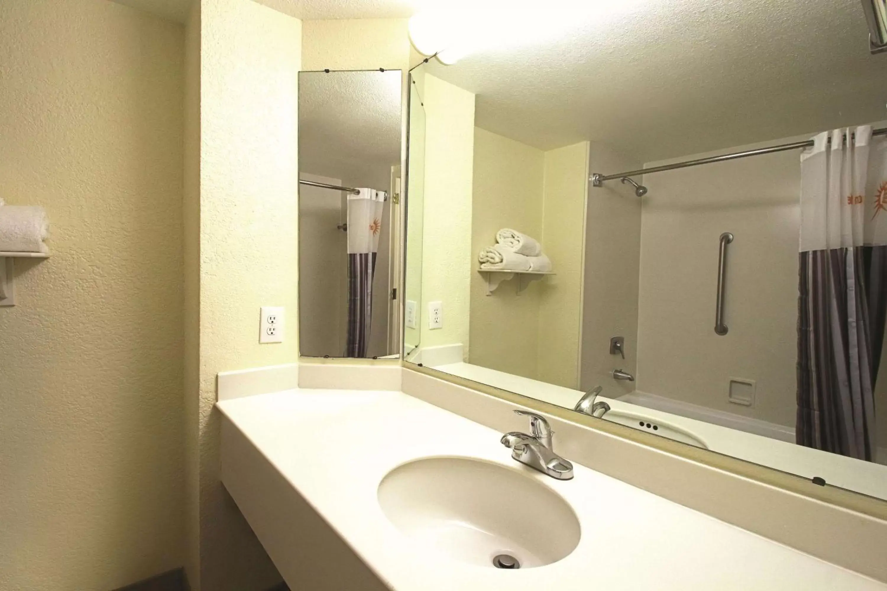 Photo of the whole room, Bathroom in La Quinta by Wyndham Coral Springs University Dr