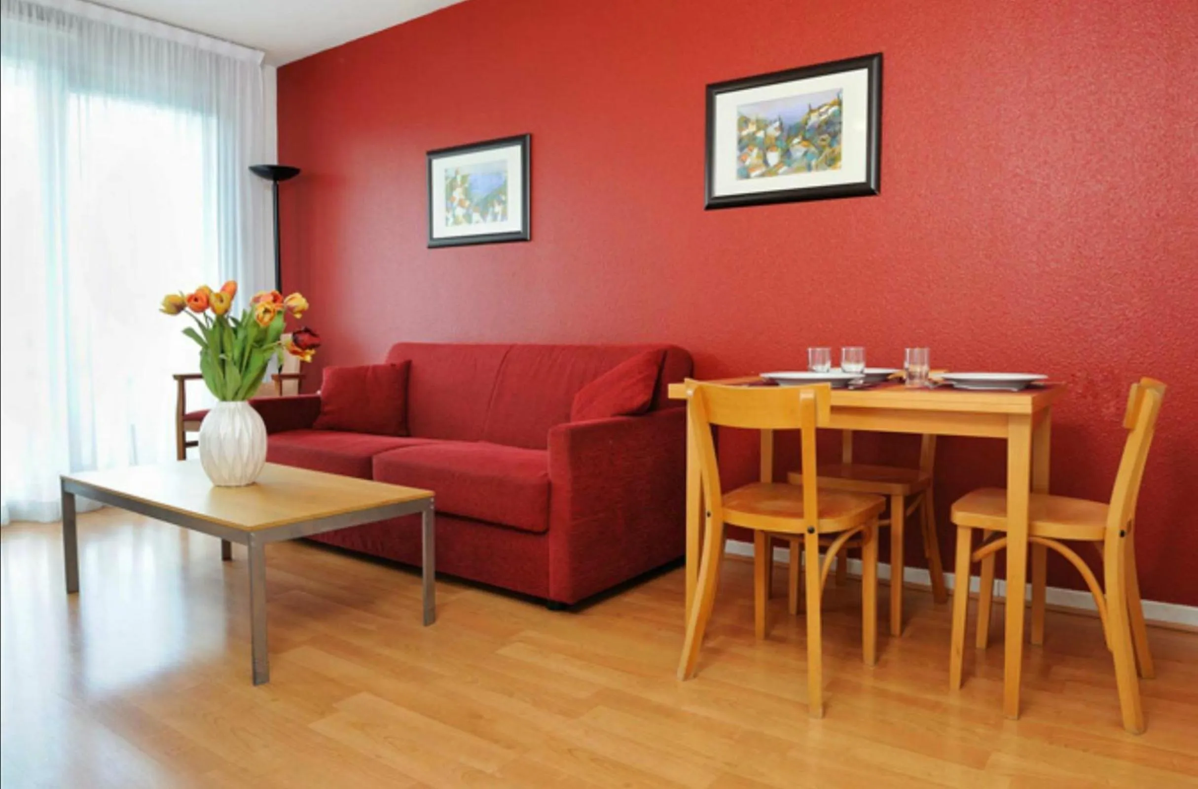 Photo of the whole room in Séjours & Affaires Lyon Park Lane