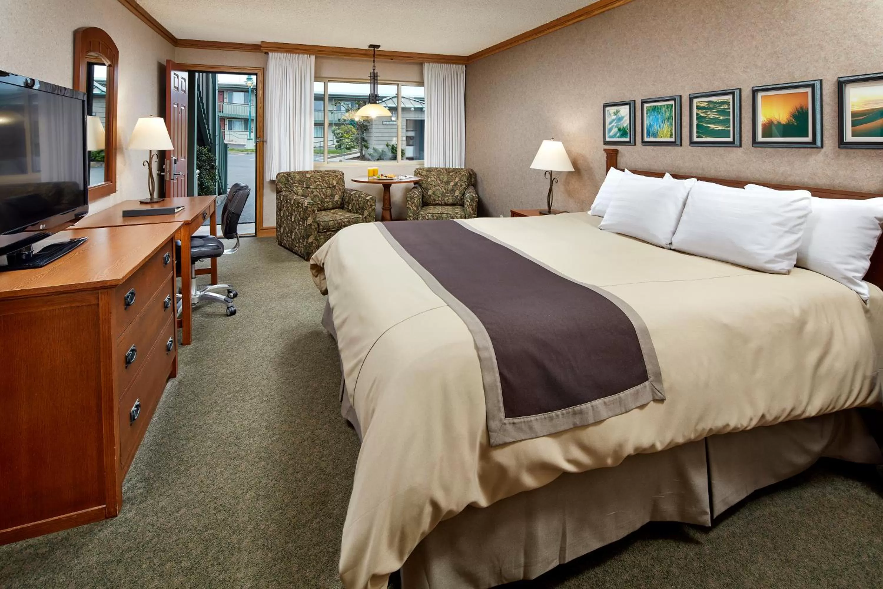 Bedroom, Bed in Cavalier Oceanfront Resort