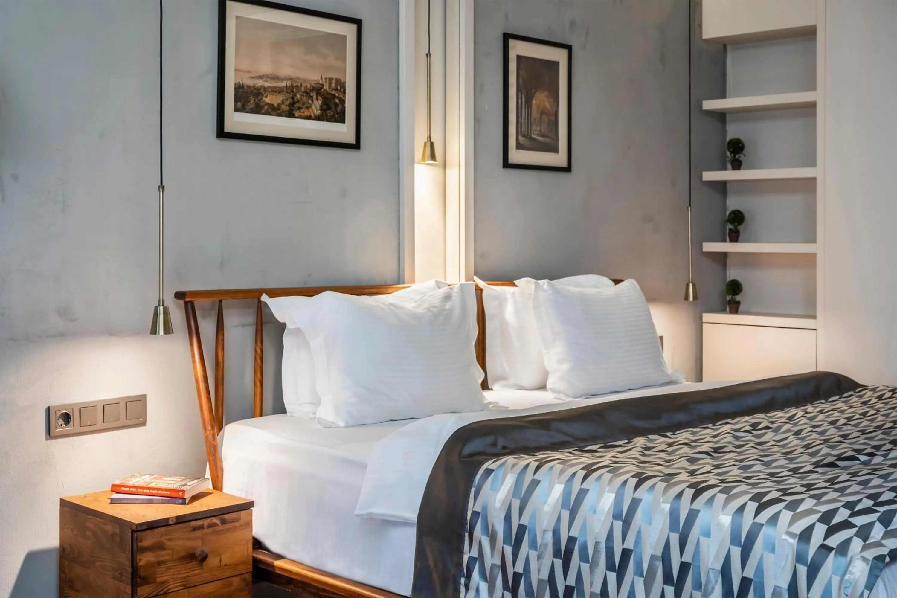 Decorative detail, Bed in Ansen Hotel and Suites