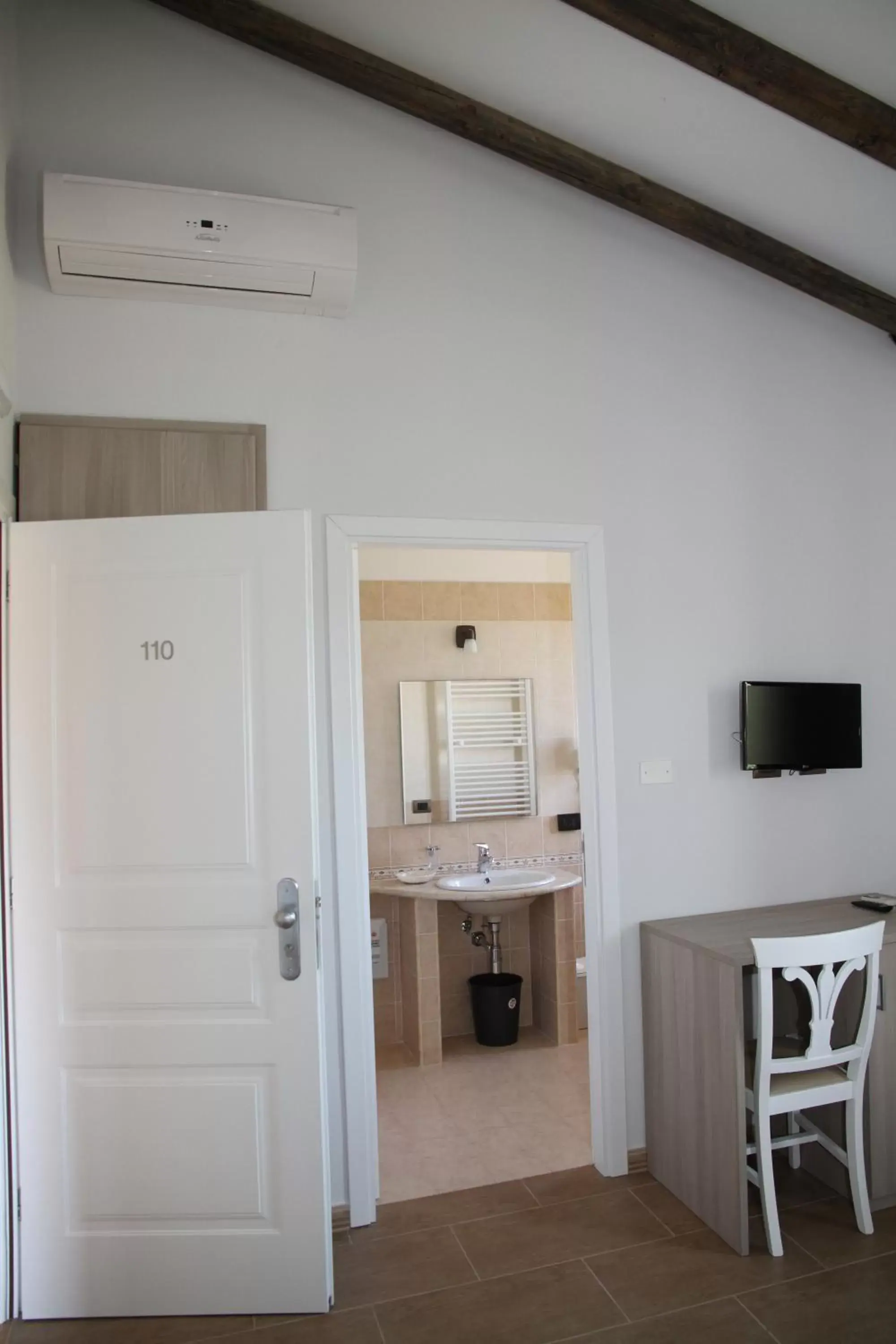 TV/Entertainment Center in Monte San Giovanni-Nebrodi Rooms