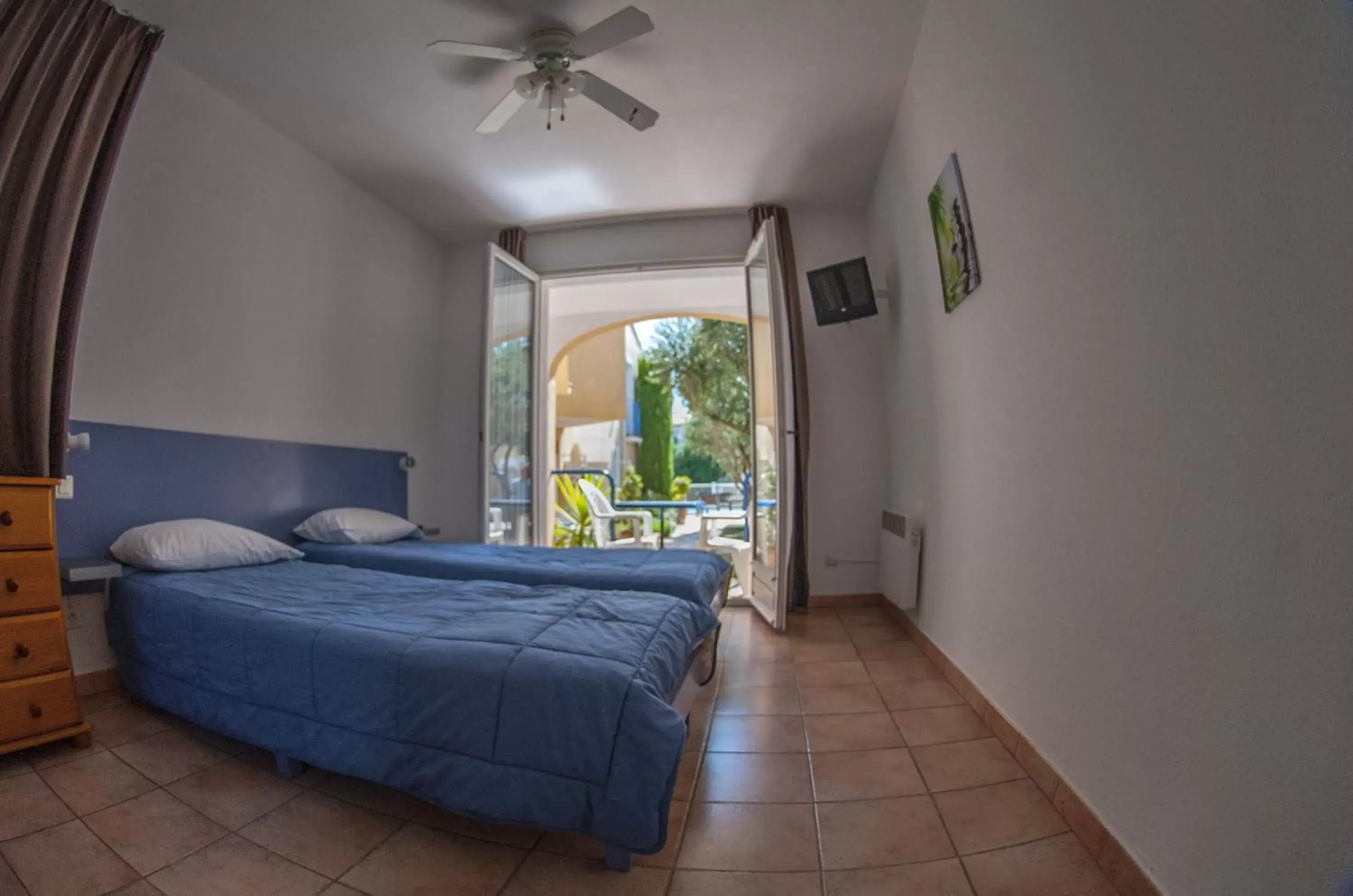 Bedroom in Hôtel Le Leukos