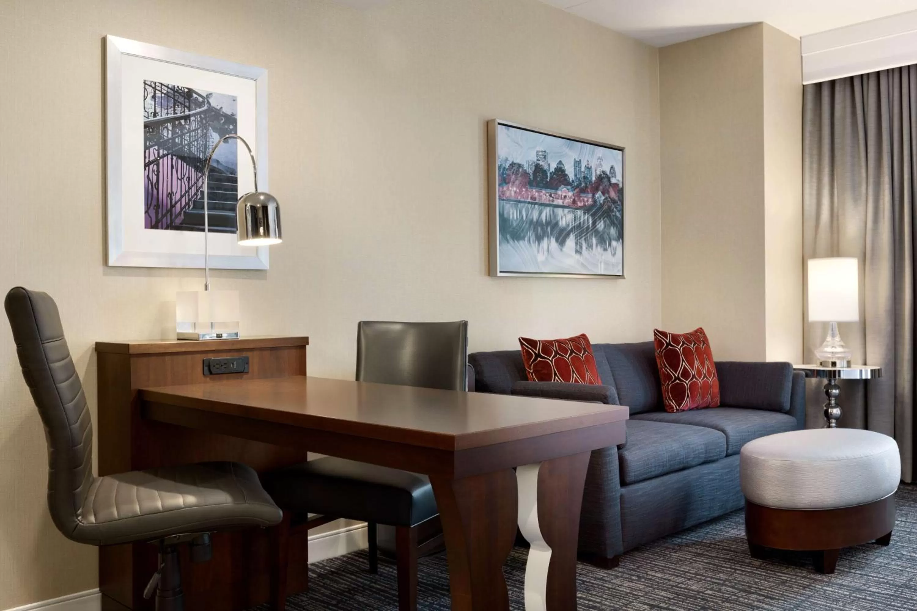 Seating area in Embassy Suites by Hilton Atlanta NE Gwinnett Sugarloaf