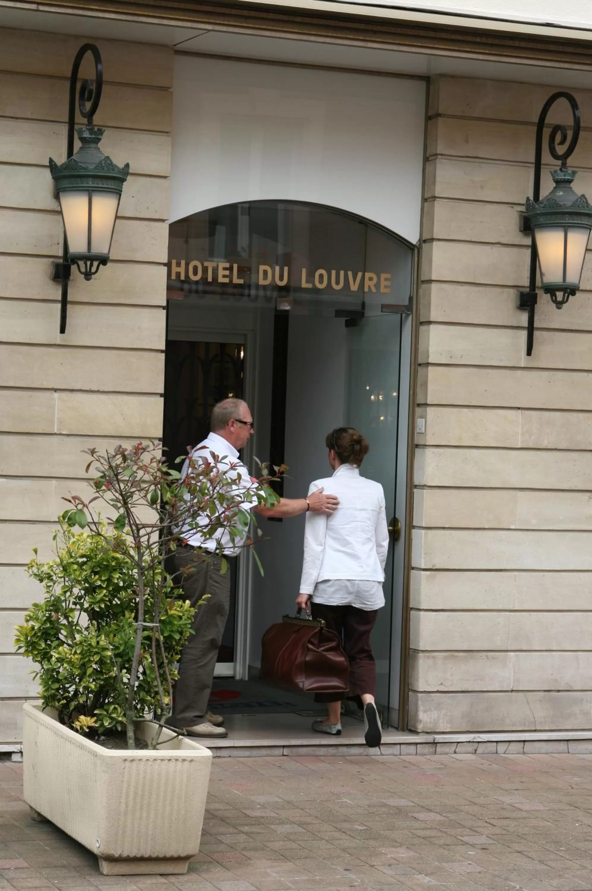 Facade/entrance in Hotel du Louvre