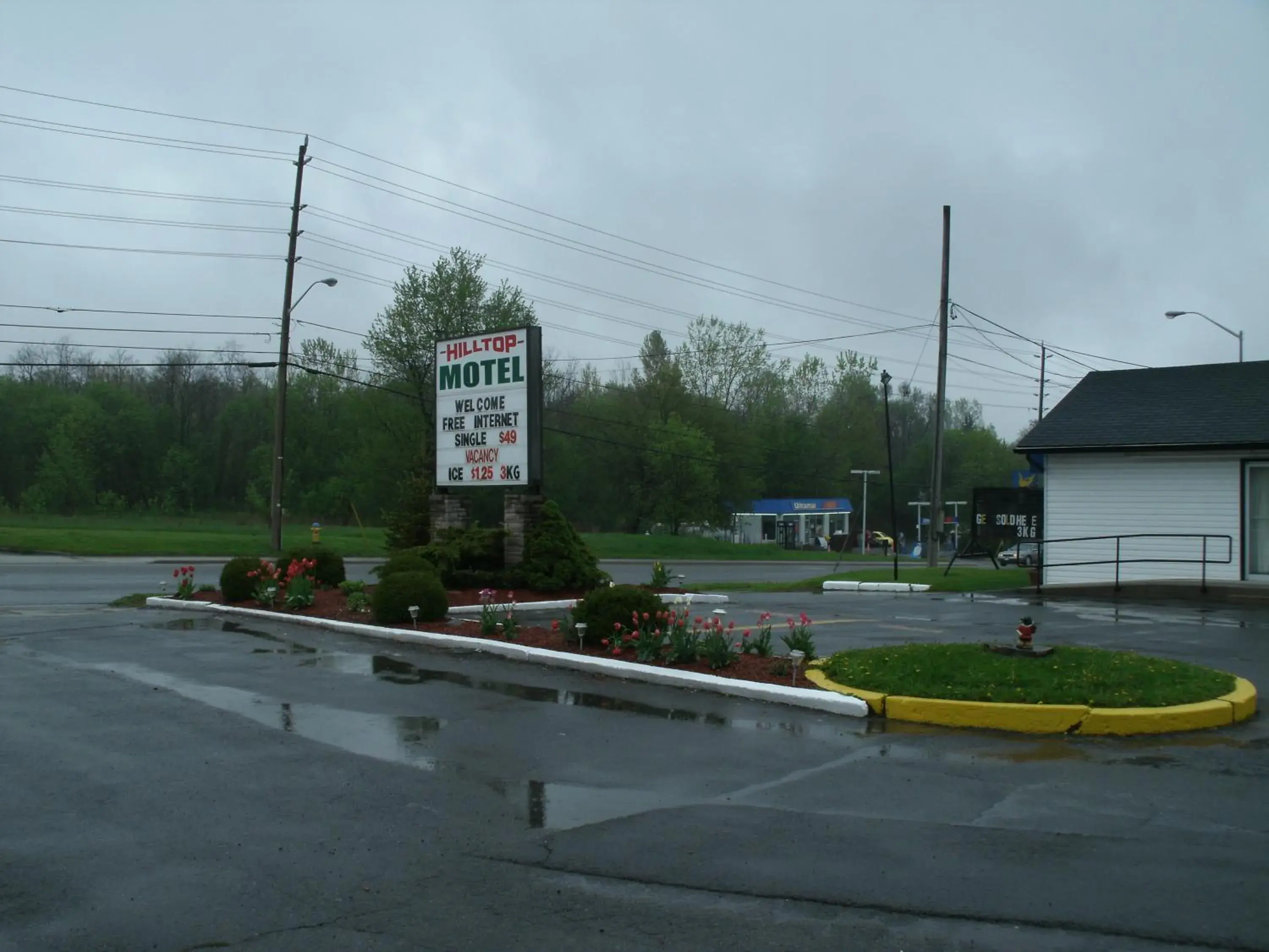 Property logo or sign, Property Building in Hilltop Motel