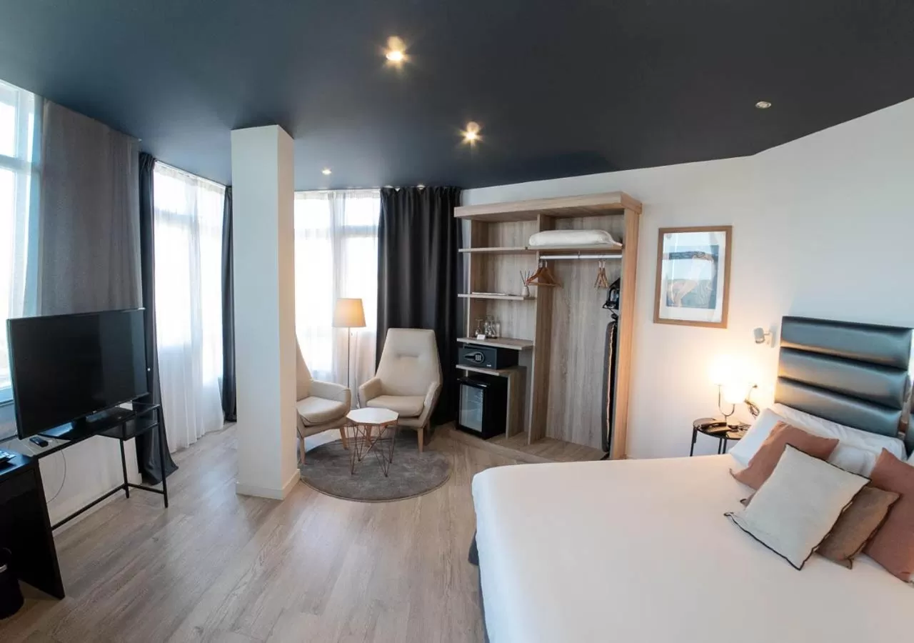 TV and multimedia, Bed in Hotel Pasarela