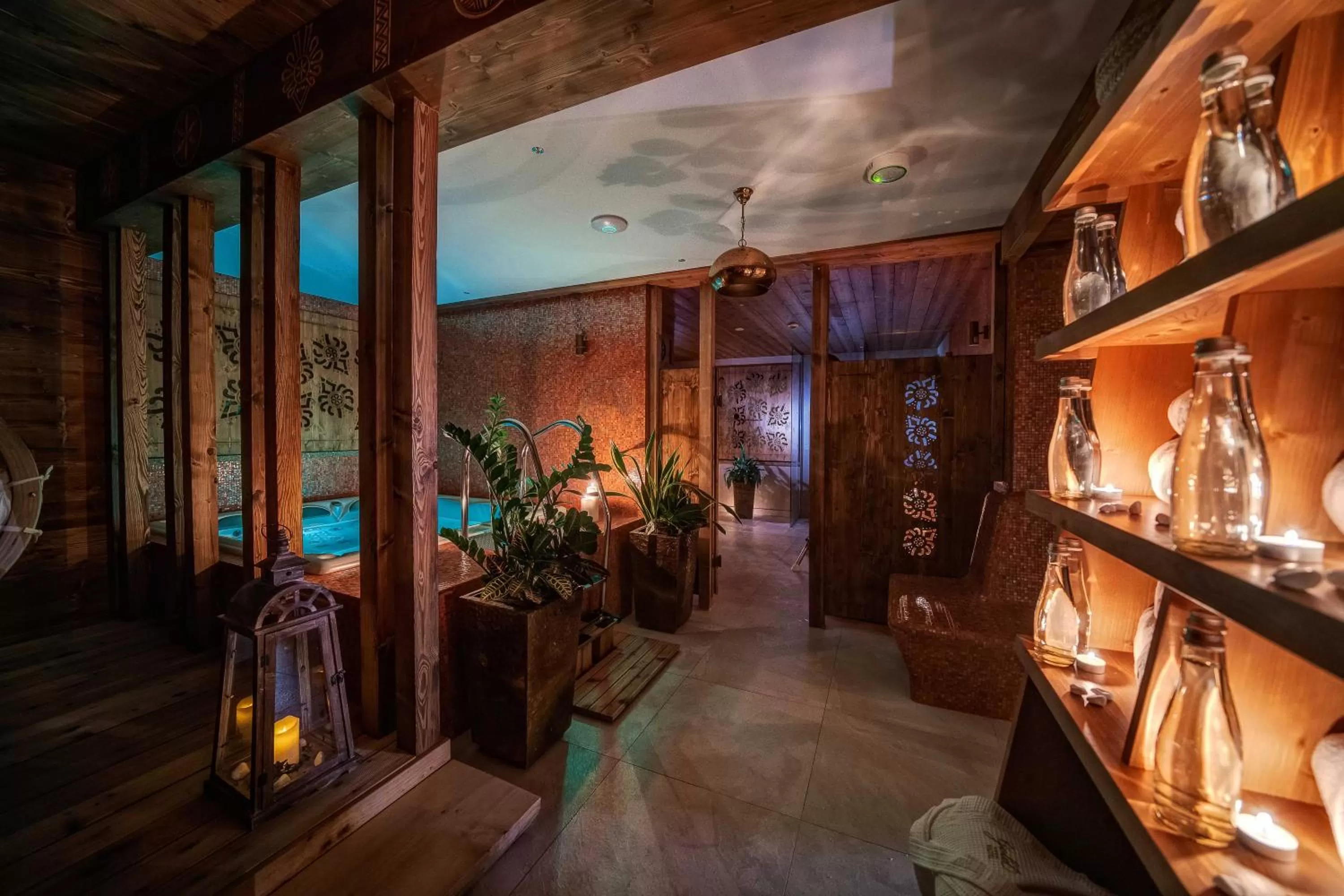 Hot Tub in Gold Hotel