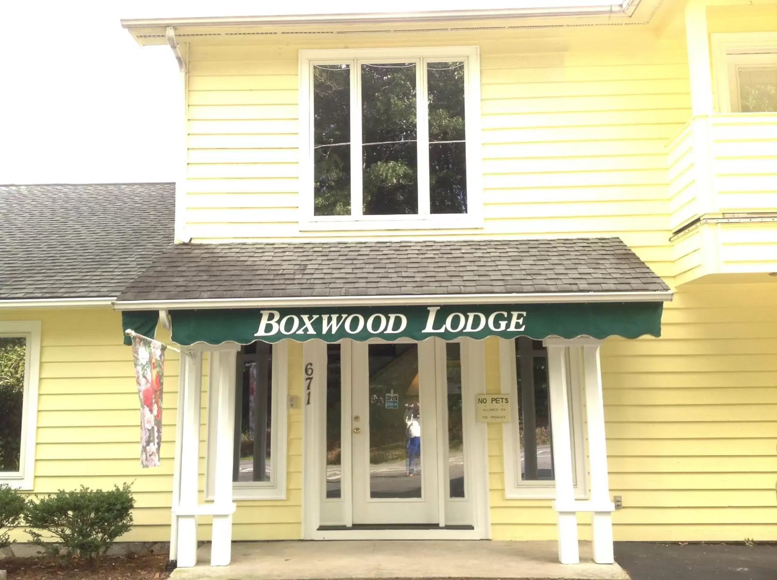 Facade/entrance in Boxwood Lodge Blowing Rock near Boone-University