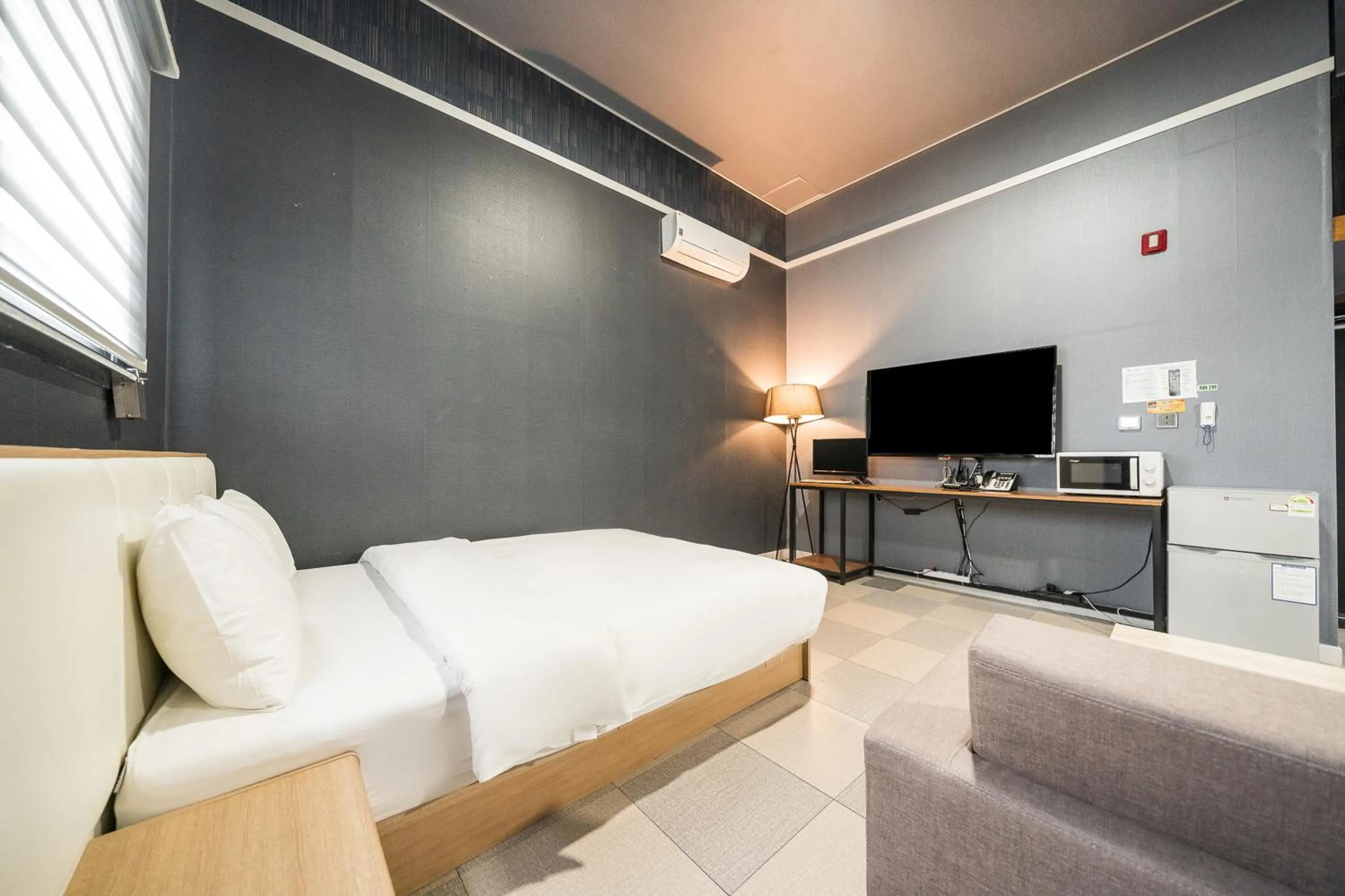 TV and multimedia, Bed in Malu Hotel Suwon