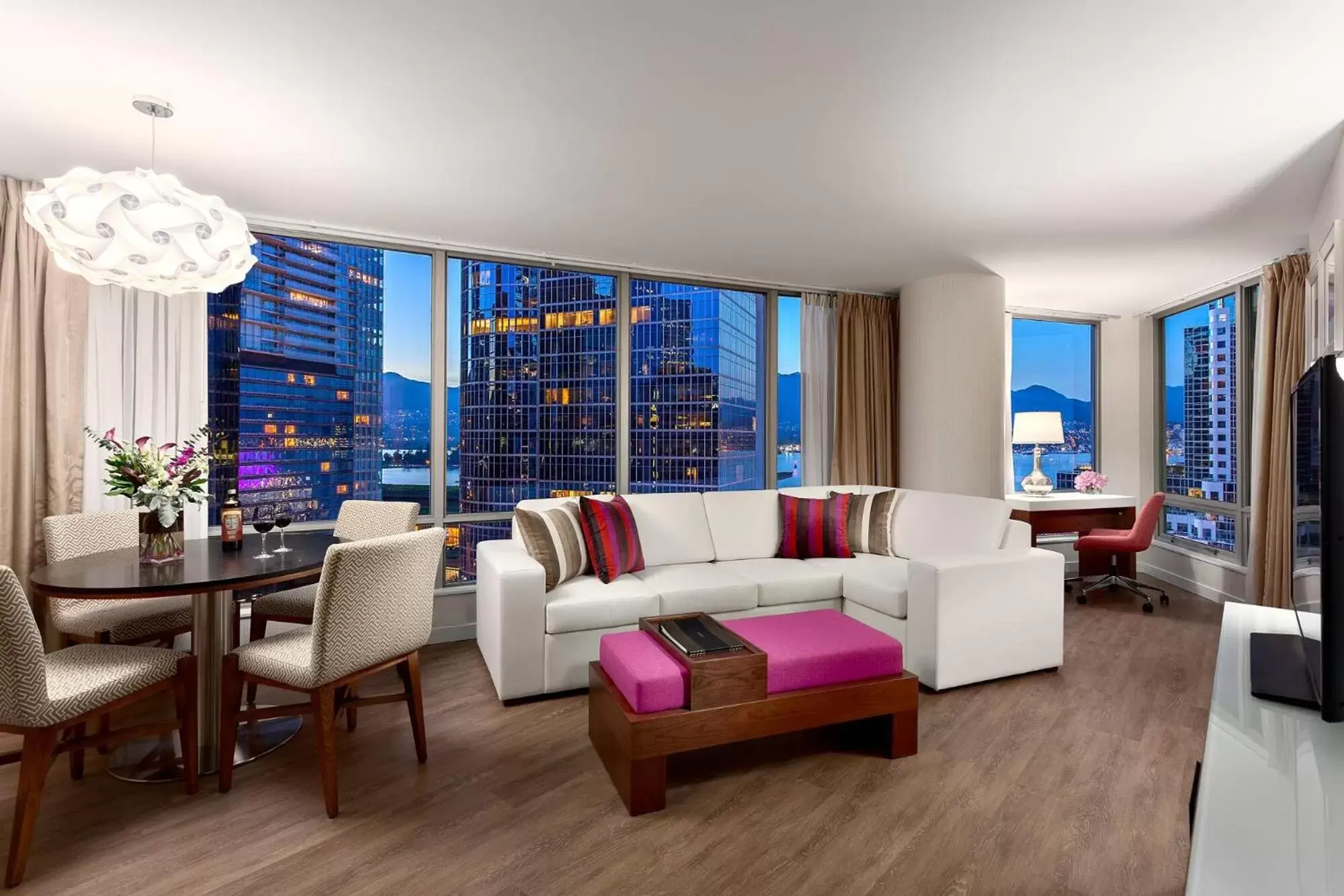 Photo of the whole room, Seating Area in Auberge Vancouver Hotel