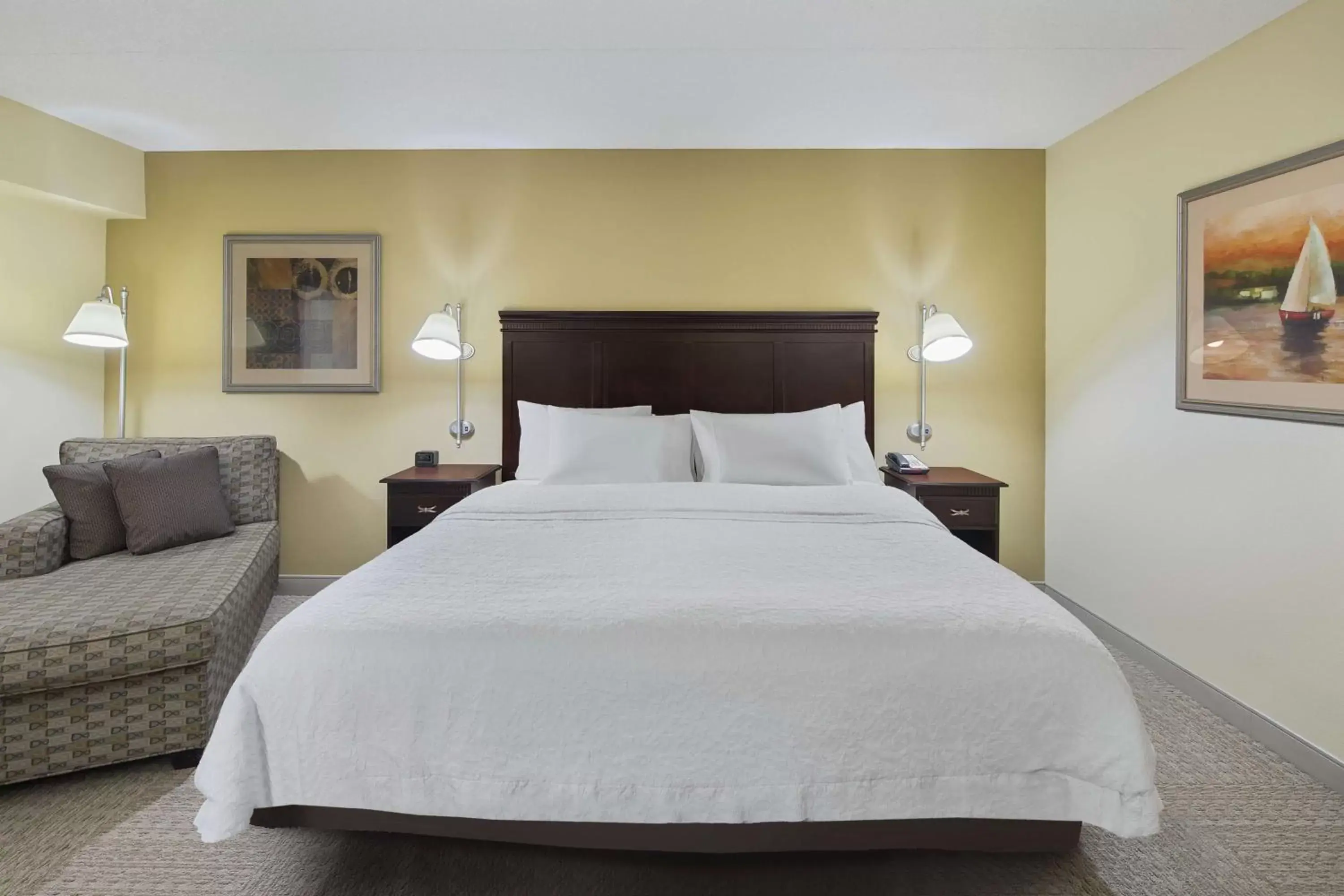 Living room, Bed in Hampton Inn Fairhope-Mobile Bay, AL