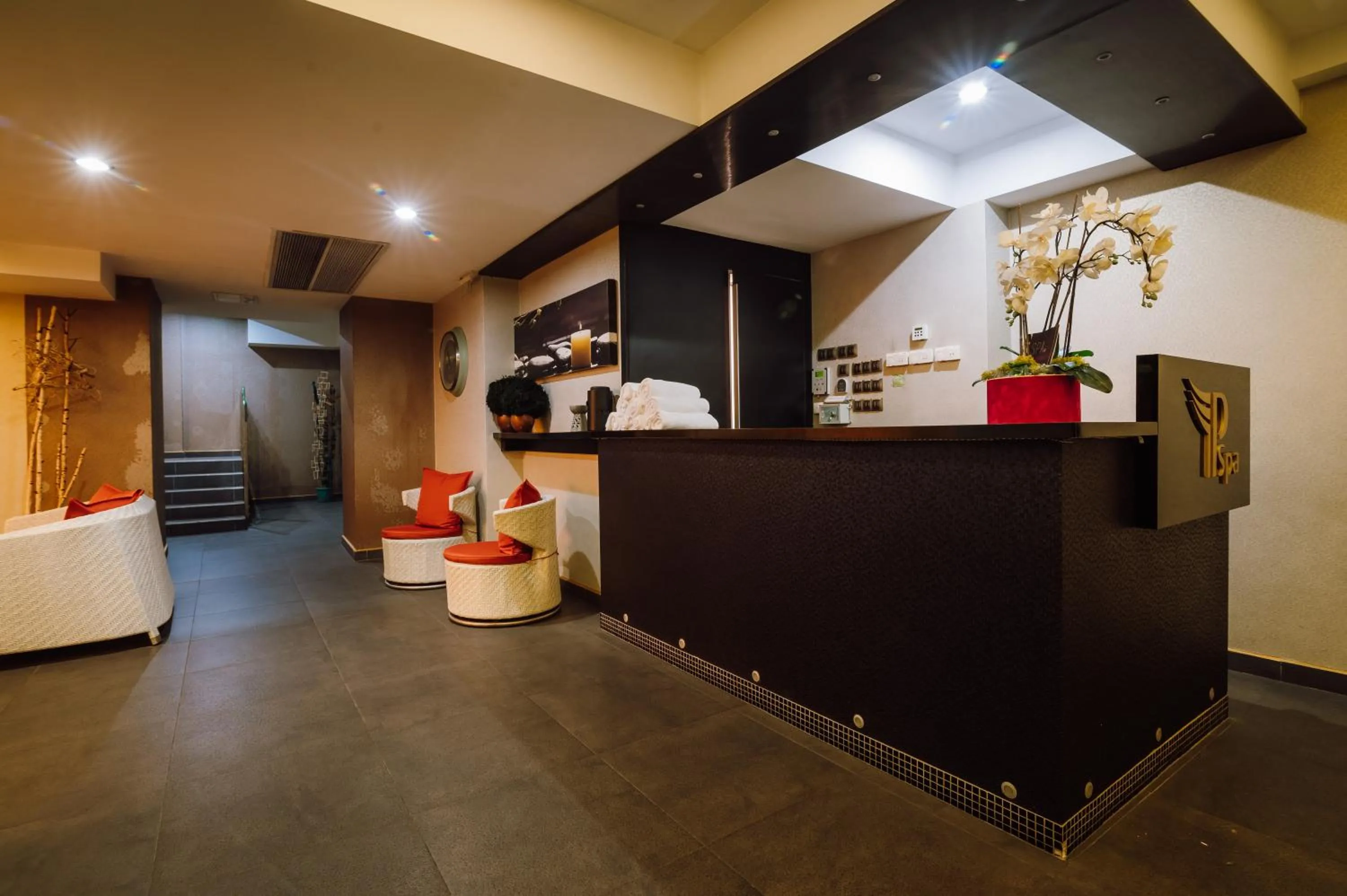 Plaza V Executive Hotel