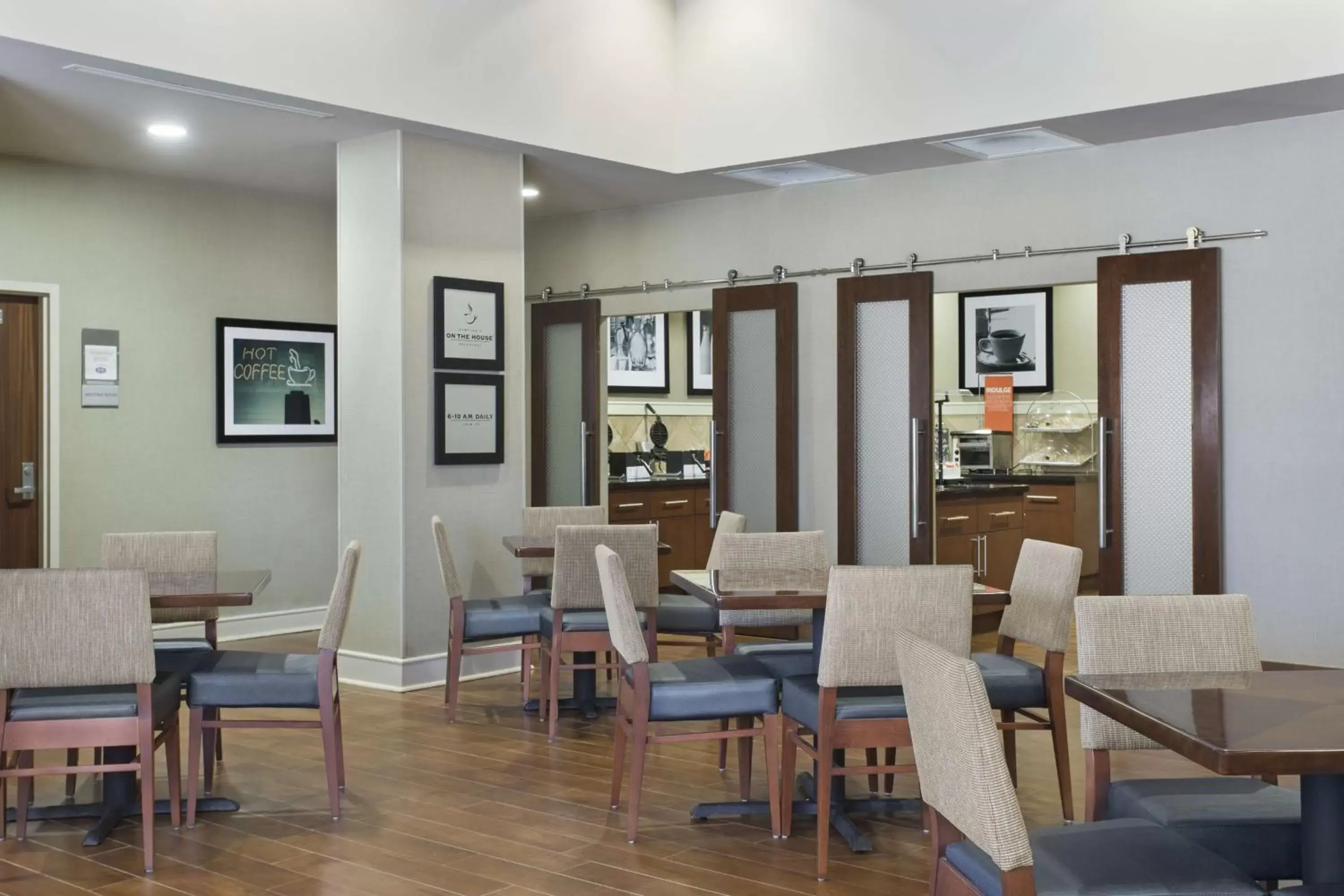 Dining area, Restaurant/Places to Eat in Hampton Inn & Suites Little Rock-Downtown