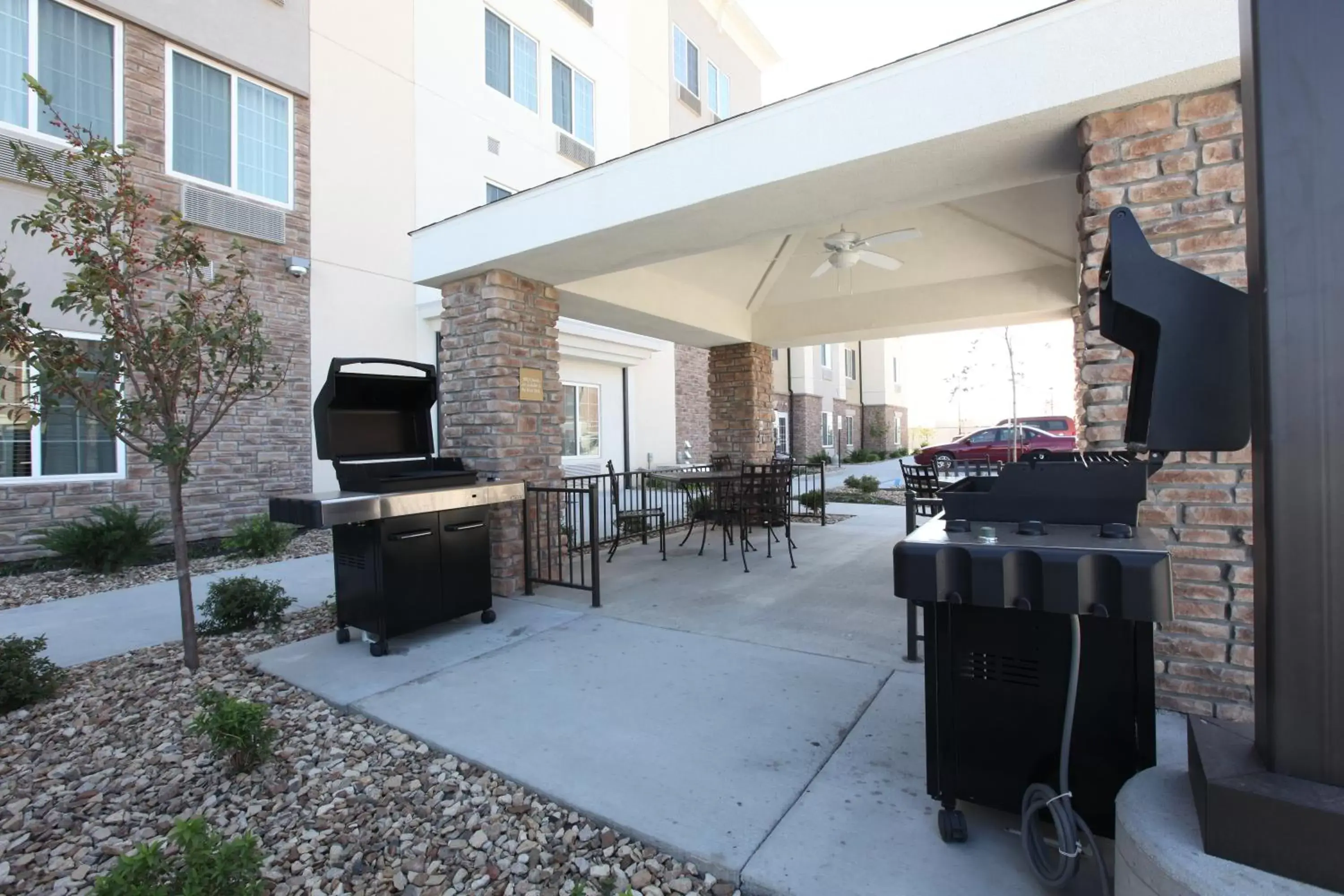 Property building, BBQ Facilities in Candlewood Suites Columbia Hwy 63 & I-70, an IHG Hotel