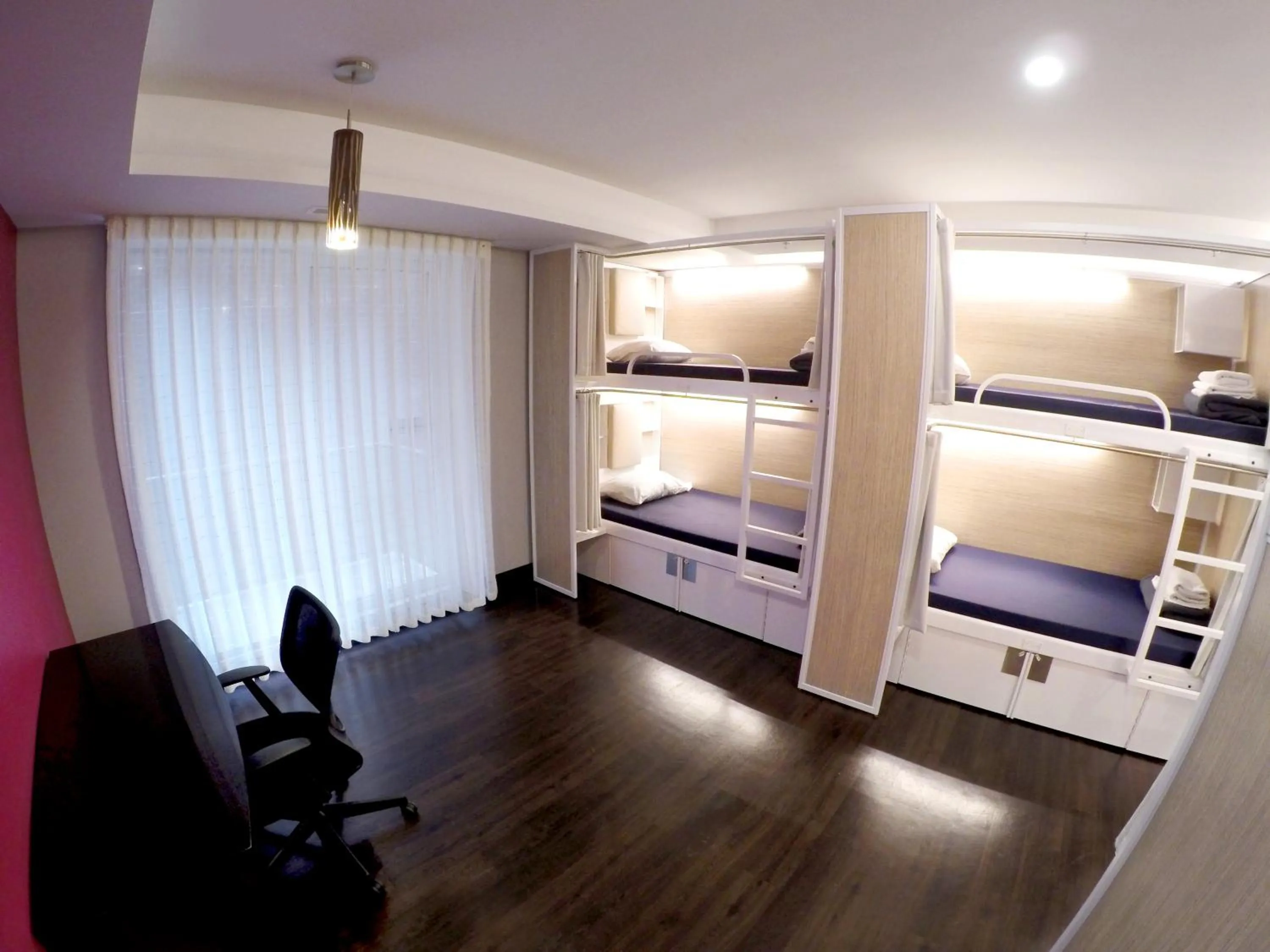 Shower, Bed in M Montreal Hostel